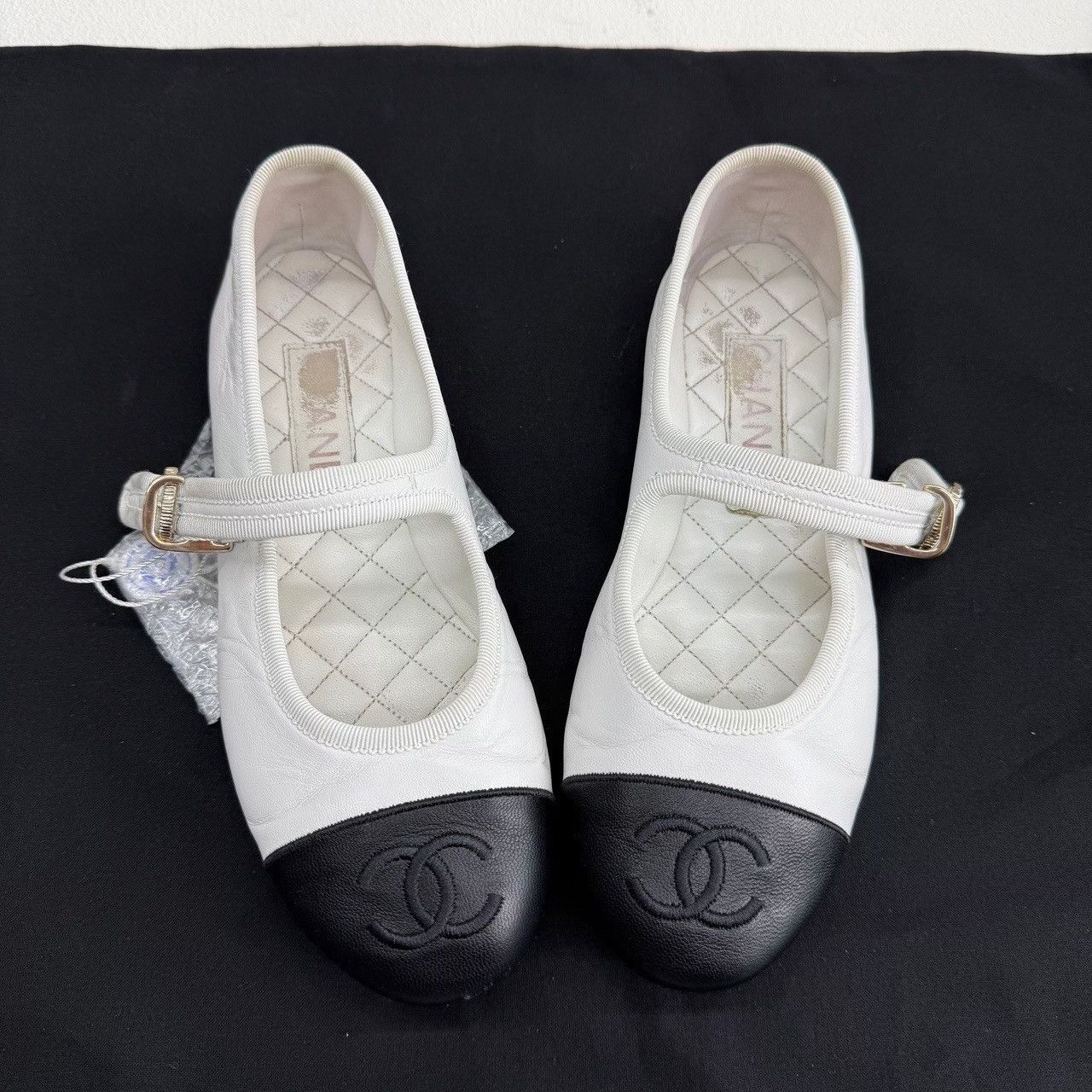 Chanel Chanel Leather White Lowtop Sneakers us_6 Women Size US 6 / IT 36 - 9 Thumbnail