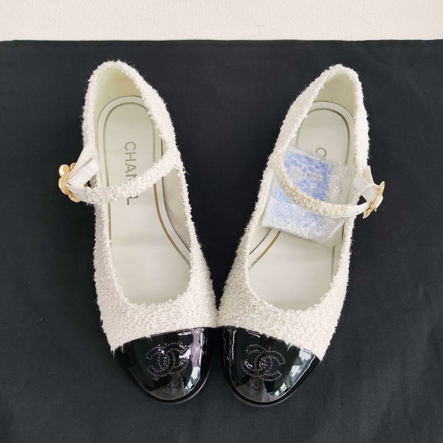 Chanel Chanel Floral Black Lowtop Sneakers us_6-5 Women Size US 6.5 / IT 36.5 - 9 Thumbnail