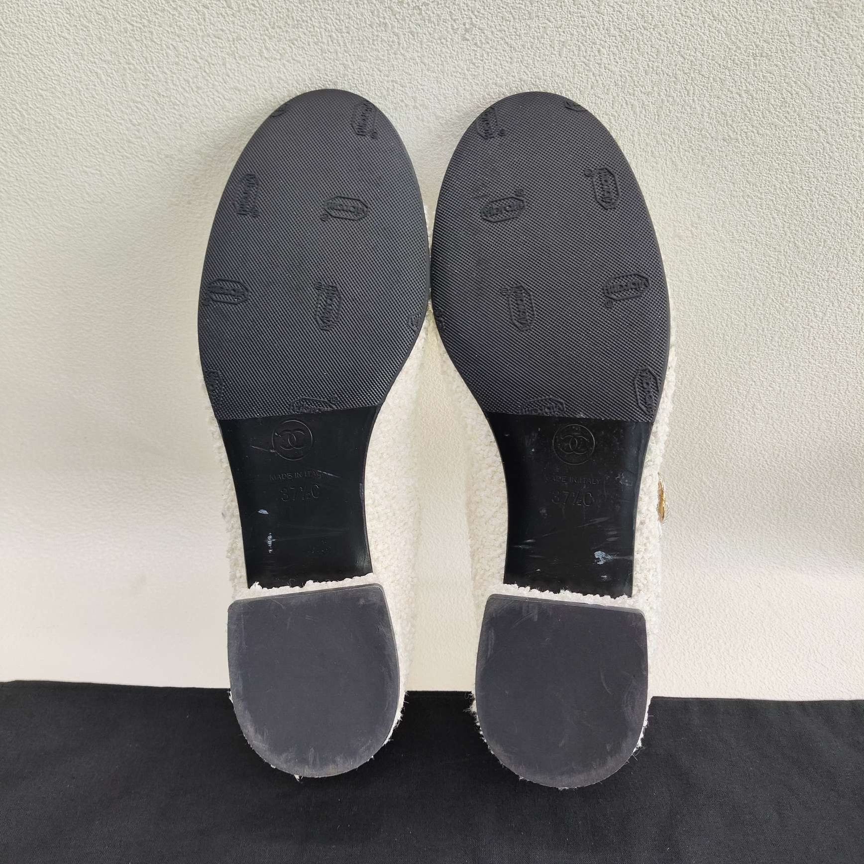 Chanel Chanel Floral Black Lowtop Sneakers us_6-5 Women Size US 6.5 / IT 36.5 - 7 Thumbnail