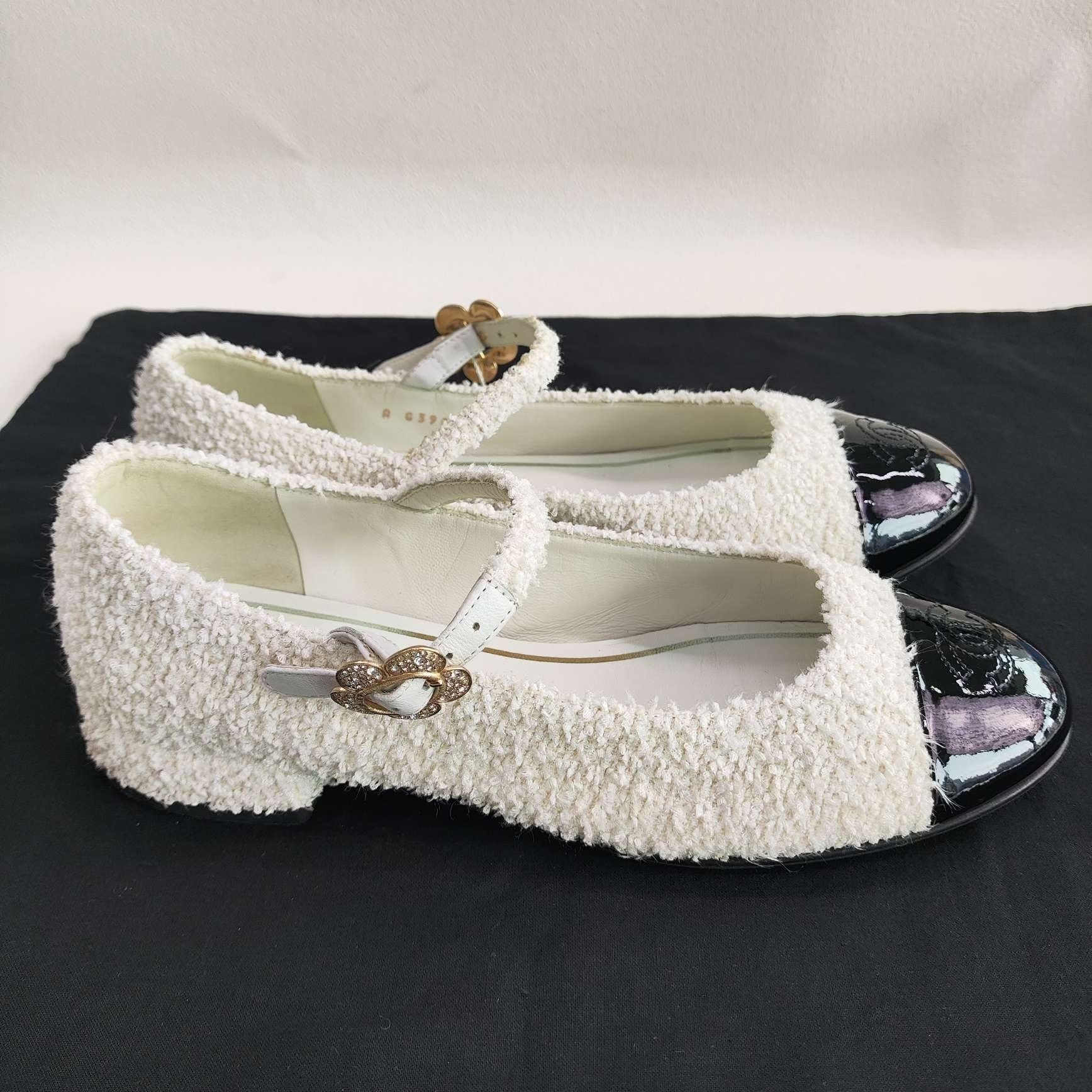 Chanel Chanel Floral Black Lowtop Sneakers us_6-5 Women Size US 6.5 / IT 36.5 - 4 Thumbnail