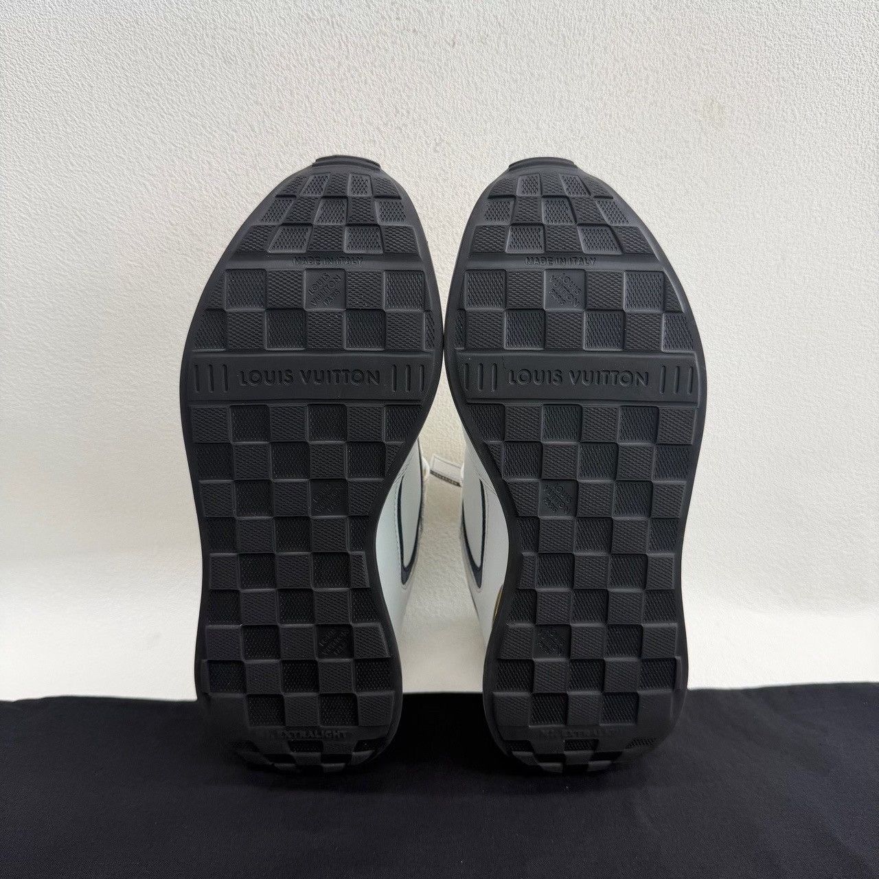 Louis Vuitton Louis Vuitton Leather White Lowtop Sneakers us_6 Women Size US 6 / IT 36 - 9 Thumbnail