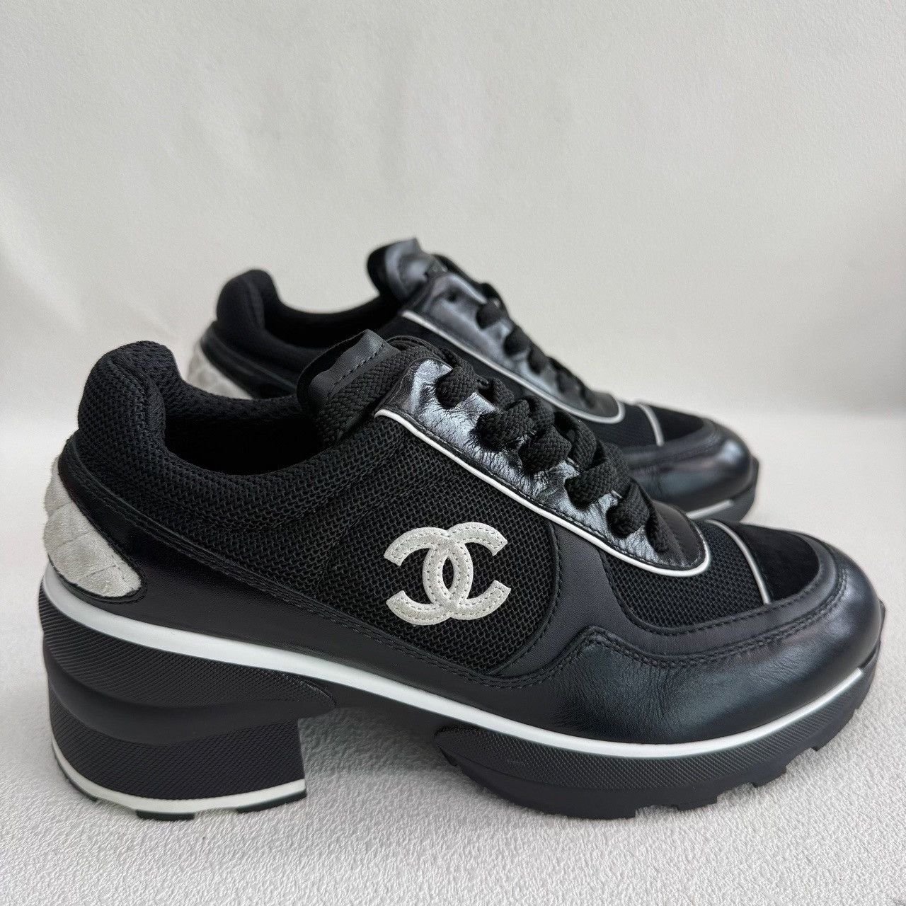 Chanel Chanel Leather Black Lowtop Sneakers us_7-5 Women Size US 7.5 / IT 37.5 - 4 Thumbnail