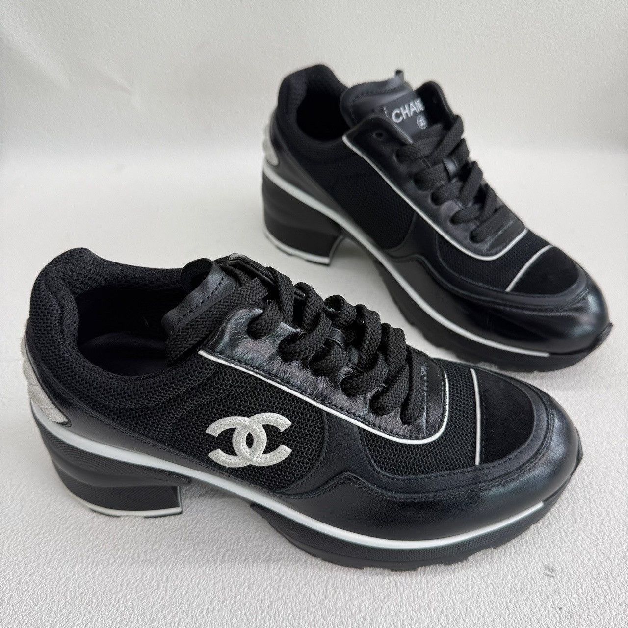 Chanel Chanel Leather Black Lowtop Sneakers us_7-5 Women Size US 7.5 / IT 37.5 - 3 Thumbnail