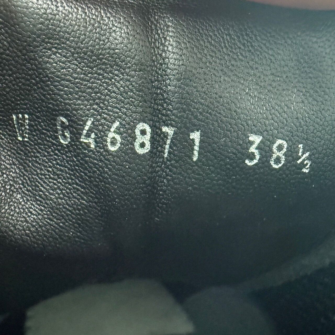 Chanel Chanel Leather Black Lowtop Sneakers us_7-5 Women Size US 7.5 / IT 37.5 - 6 Thumbnail