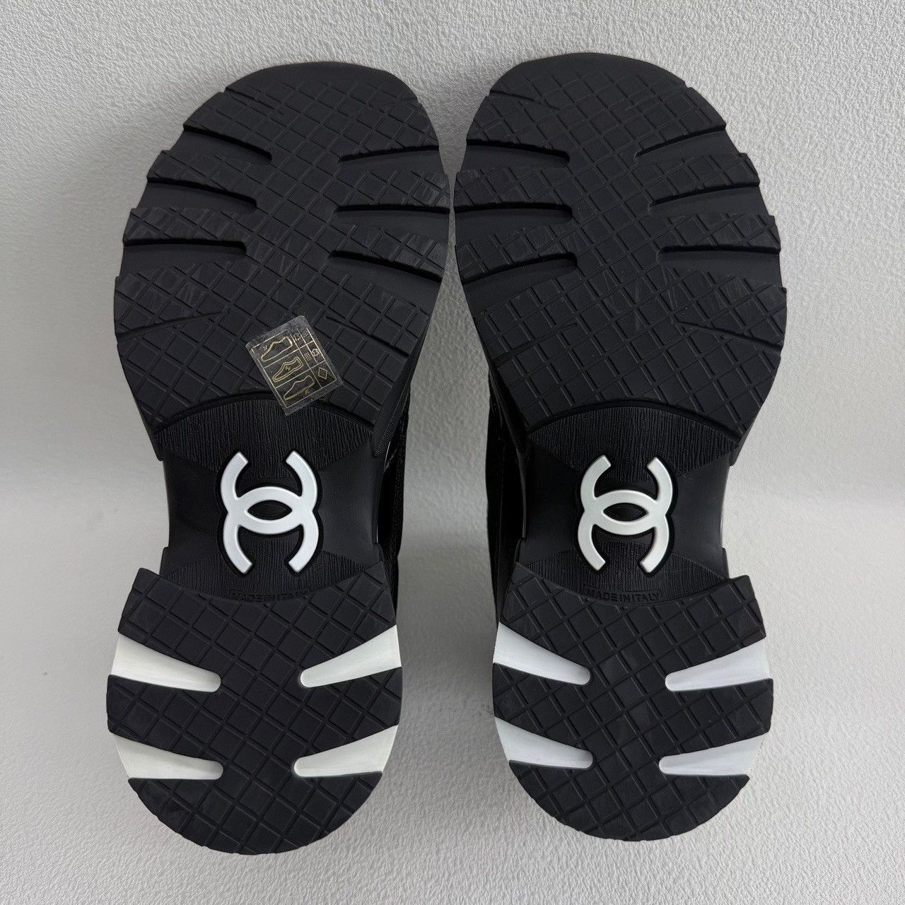 Chanel Chanel Leather Black Lowtop Sneakers us_7-5 Women Size US 7.5 / IT 37.5 - 7 Thumbnail