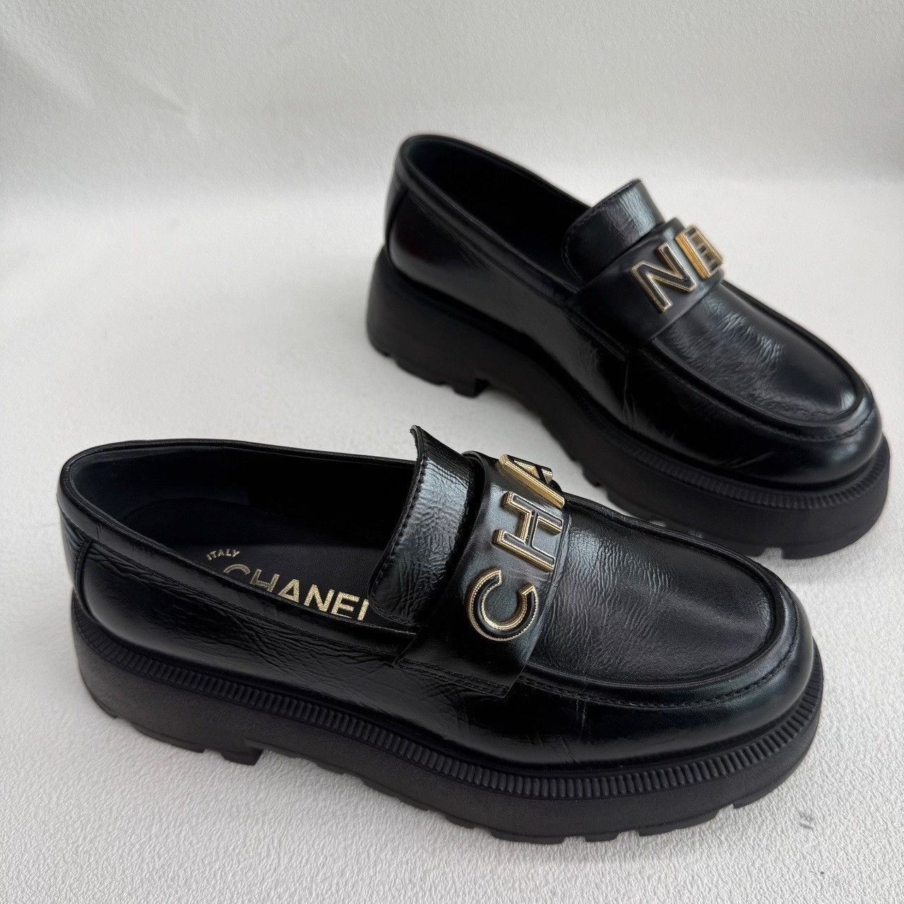 Chanel Chanel Leather Black Lowtop Sneakers us_5 Women Size US 5 / IT 35 - 2 Thumbnail