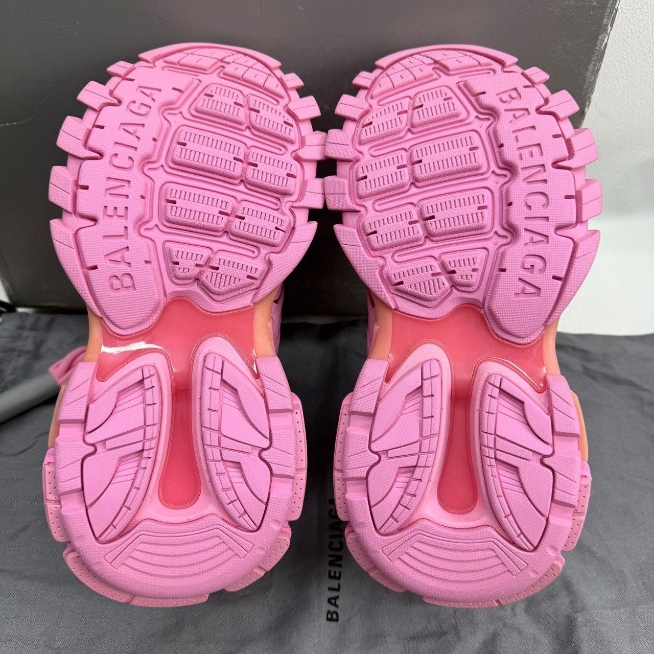 Balenciaga Balenciaga Pink Lowtop Sneakers us_6 Women Size US 6 / IT 36 - 8 Thumbnail
