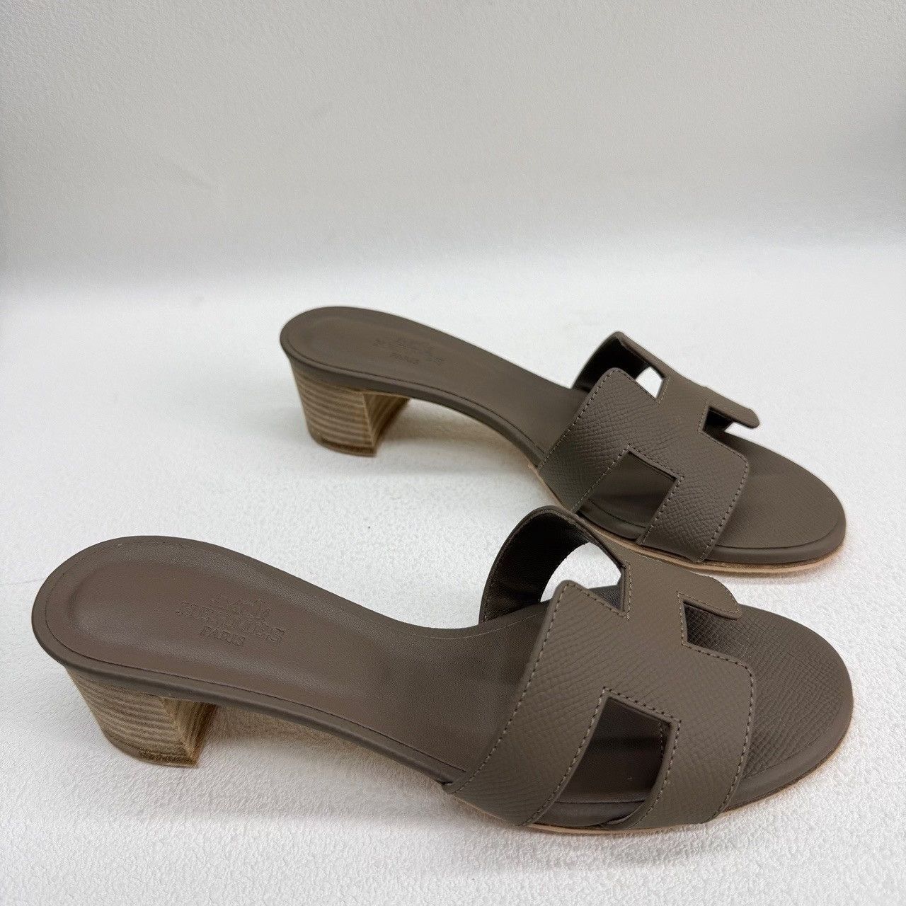 Hermes Hermes Gray Sandals us_5 Women Size US 5 / IT 35 - 3 Thumbnail