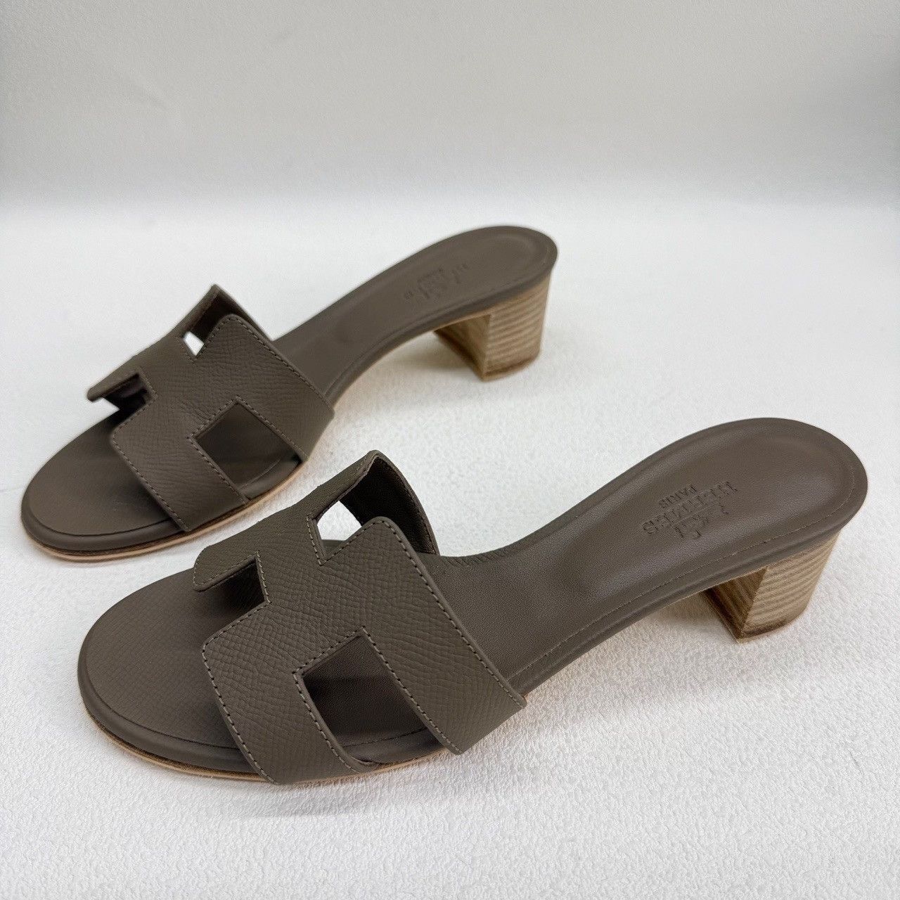 Hermes Hermes Gray Sandals us_5 Women Size US 5 / IT 35 - 2 Thumbnail