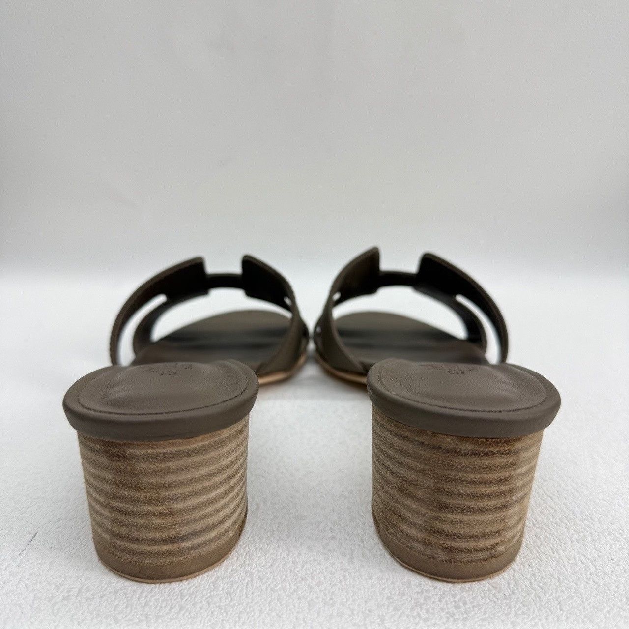 Hermes Hermes Gray Sandals us_5 Women Size US 5 / IT 35 - 5 Thumbnail