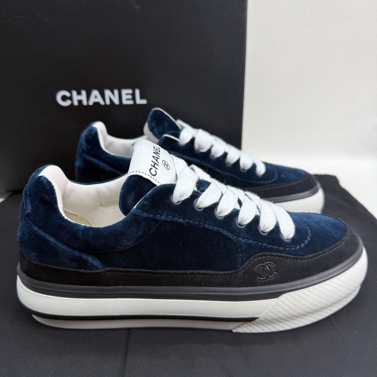 Chanel Chanel Leather Blue Lowtop Sneakers us_6-5 Women Size US 6.5 / IT 36.5 - 5 Thumbnail