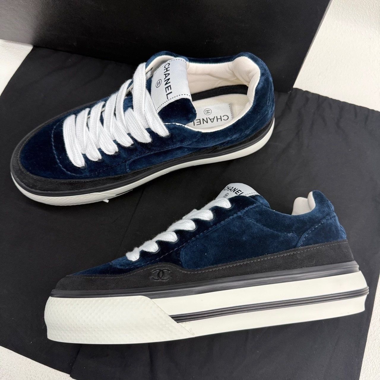 Chanel Chanel Leather Blue Lowtop Sneakers us_6-5 Women Size US 6.5 / IT 36.5 - 9 Thumbnail