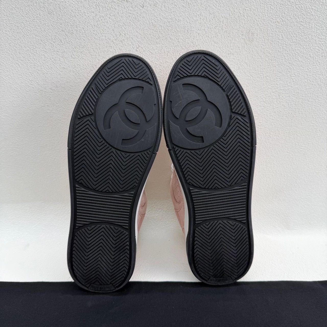 Chanel Chanel Retro Pink Lowtop Sneakers us_6-5 Women Size US 6.5 / IT 36.5 - 7 Thumbnail