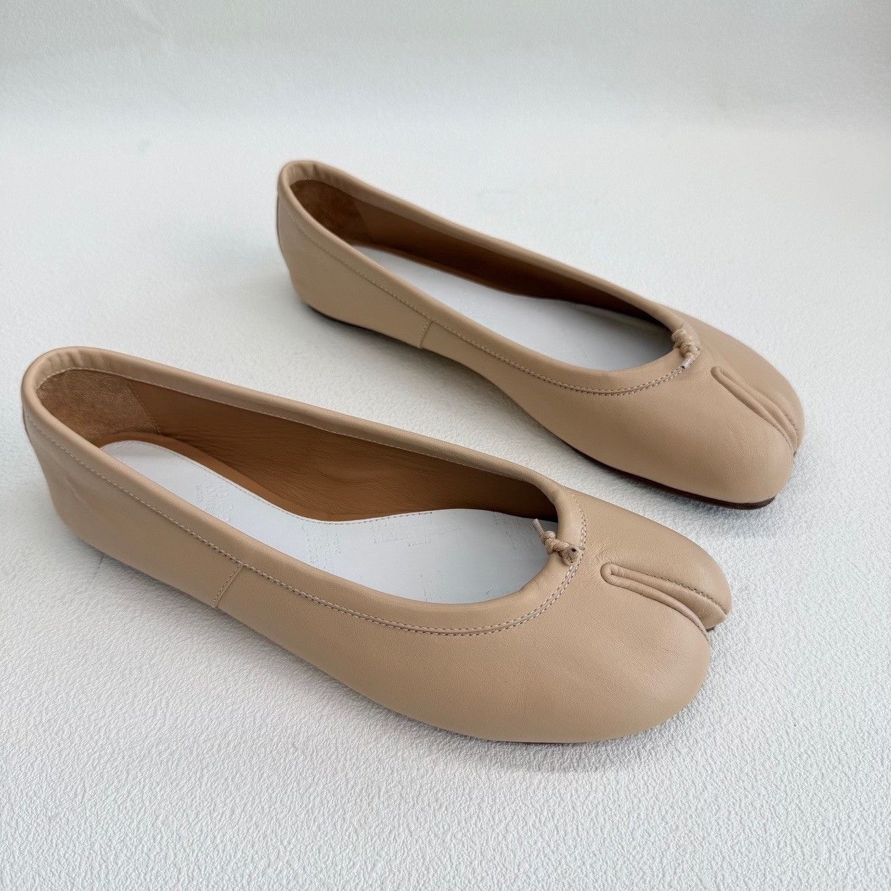 Maison Margiela Maison Margiela Leather Beige Lowtop Sneakers us_6-5 Women Size US 6.5 / IT 36.5 - 3 Thumbnail