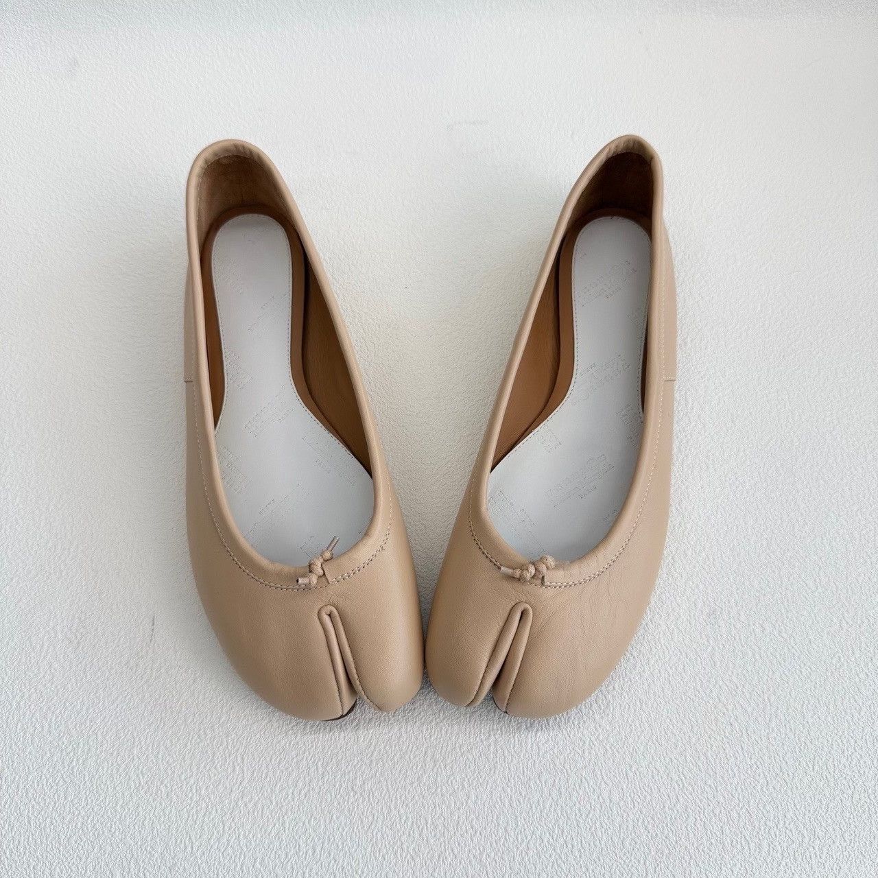Maison Margiela Maison Margiela Leather Beige Lowtop Sneakers us_6-5 Women Size US 6.5 / IT 36.5 - 8 Thumbnail
