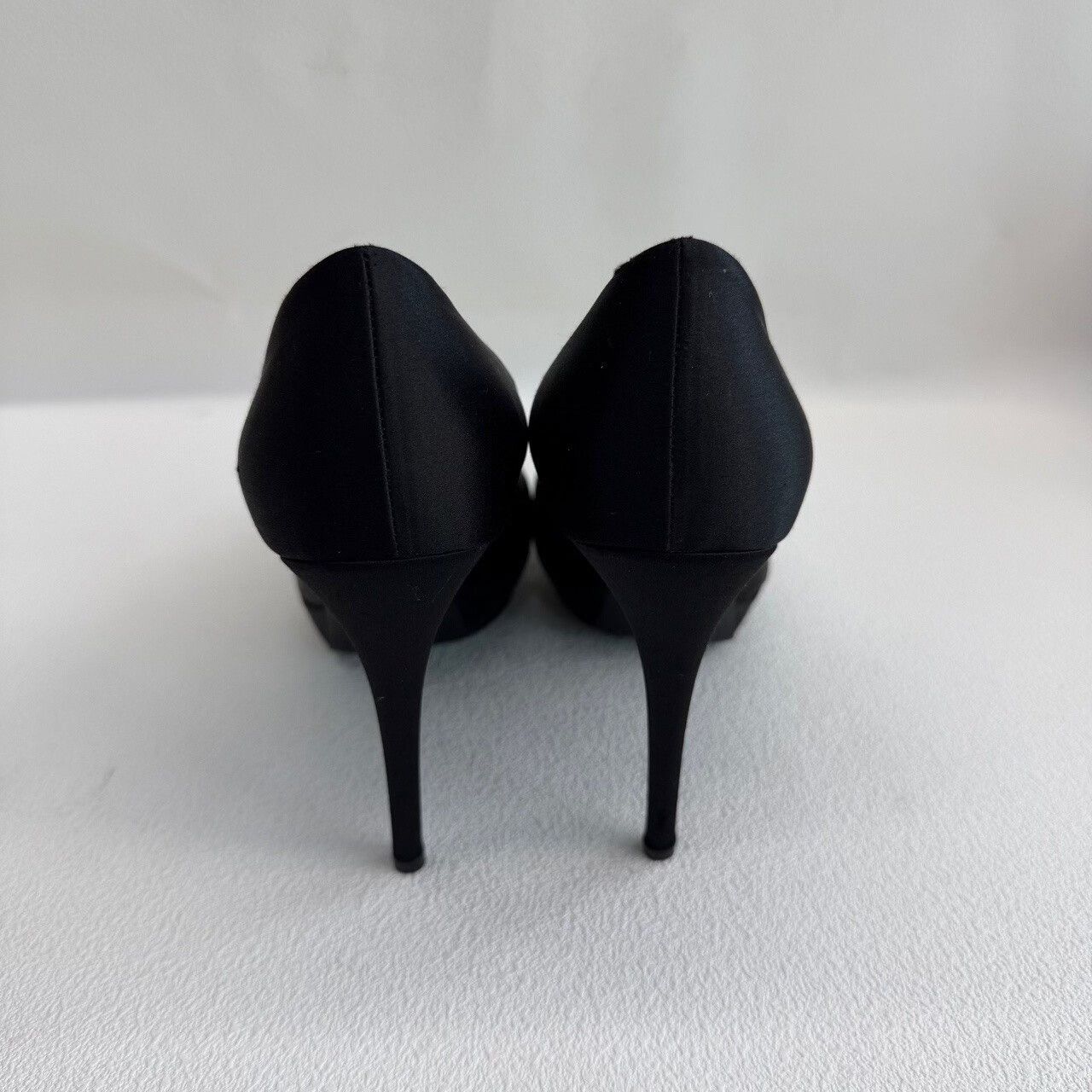 Roger Vivier Roger Vivier Retro Black Lowtop Sneakers us_8-5 Women Size US 8.5 / IT 38.5 - 5 Thumbnail