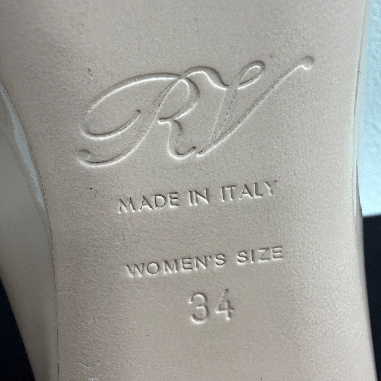 Roger Vivier Roger Vivier Retro Gold Lowtop Sneakers us_4 Women Size US 4 / IT 34 - 8 Thumbnail