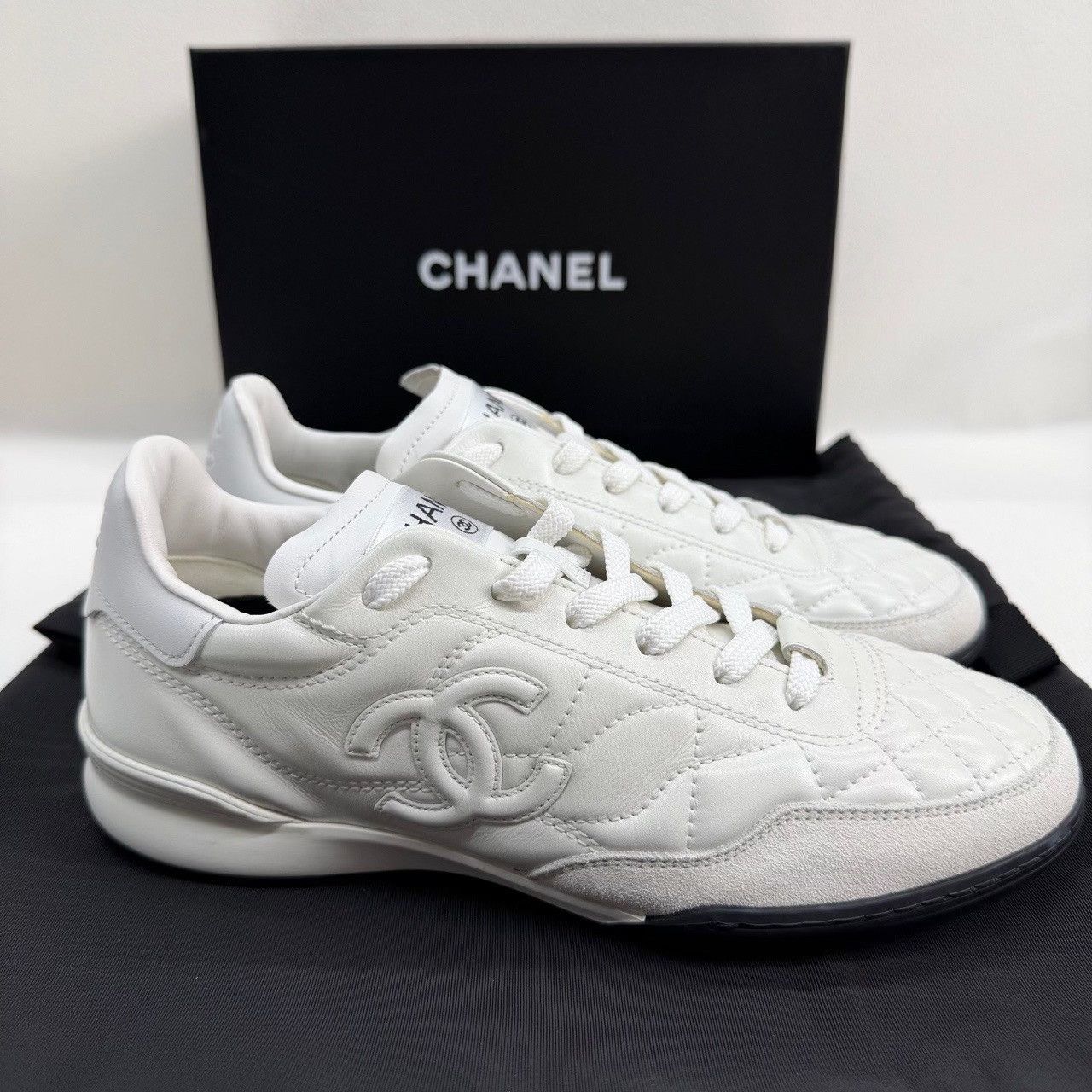 Chanel Chanel Leather White Lowtop Sneakers us_5 Women Size US 5 / IT 35 - 4 Thumbnail
