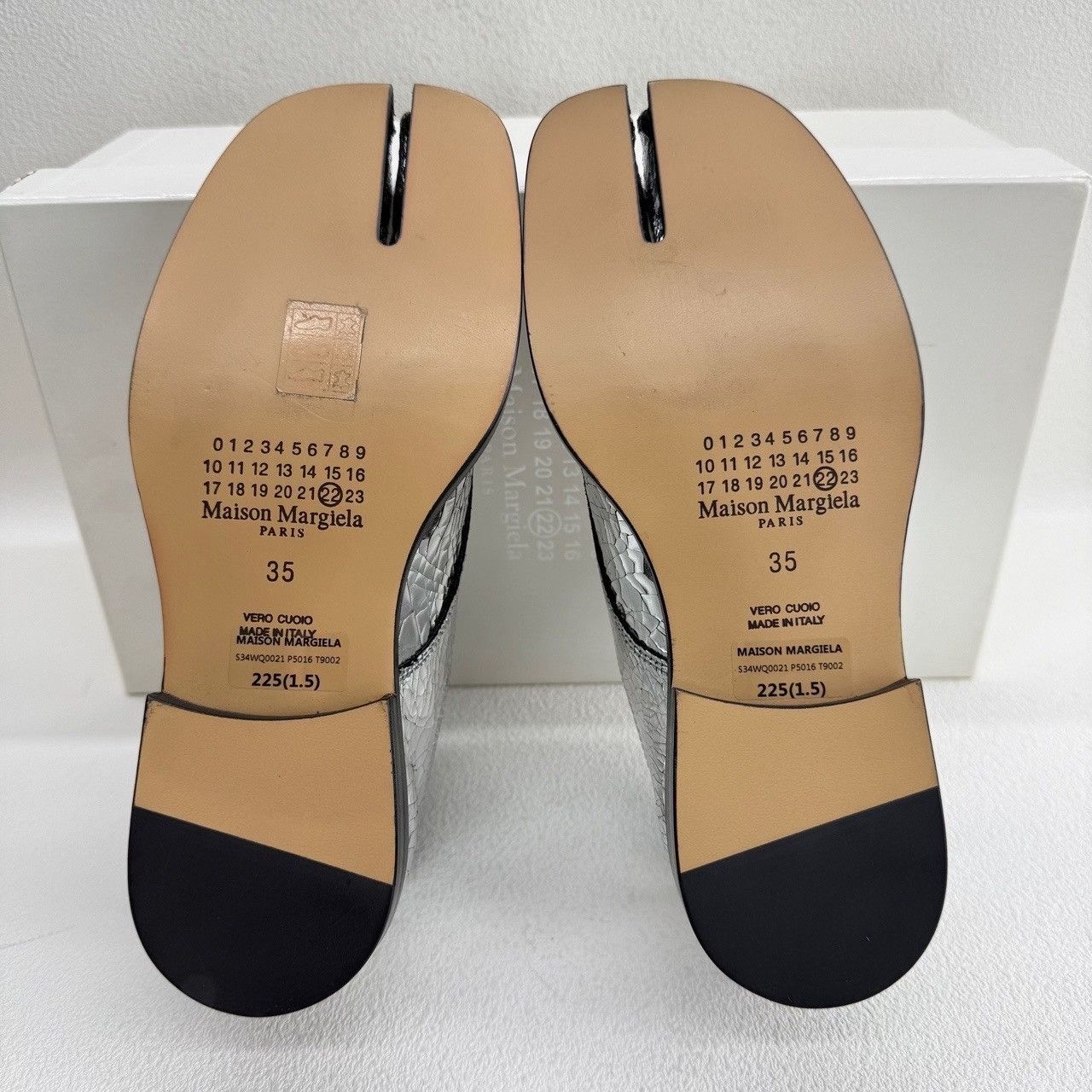 Maison Margiela Maison Margiela Silver Lowtop Sneakers us_5 Women Size US 5 / IT 35 - 7 Thumbnail