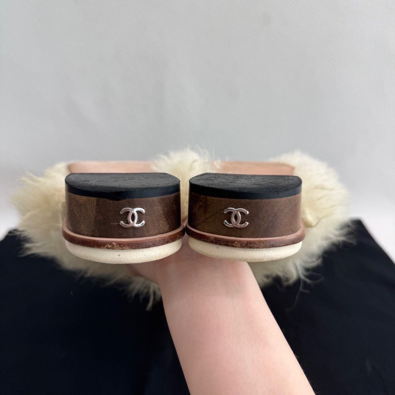 Chanel Chanel White Sandals us_7-5 Women Size US 7.5 / IT 37.5 - 6 Thumbnail