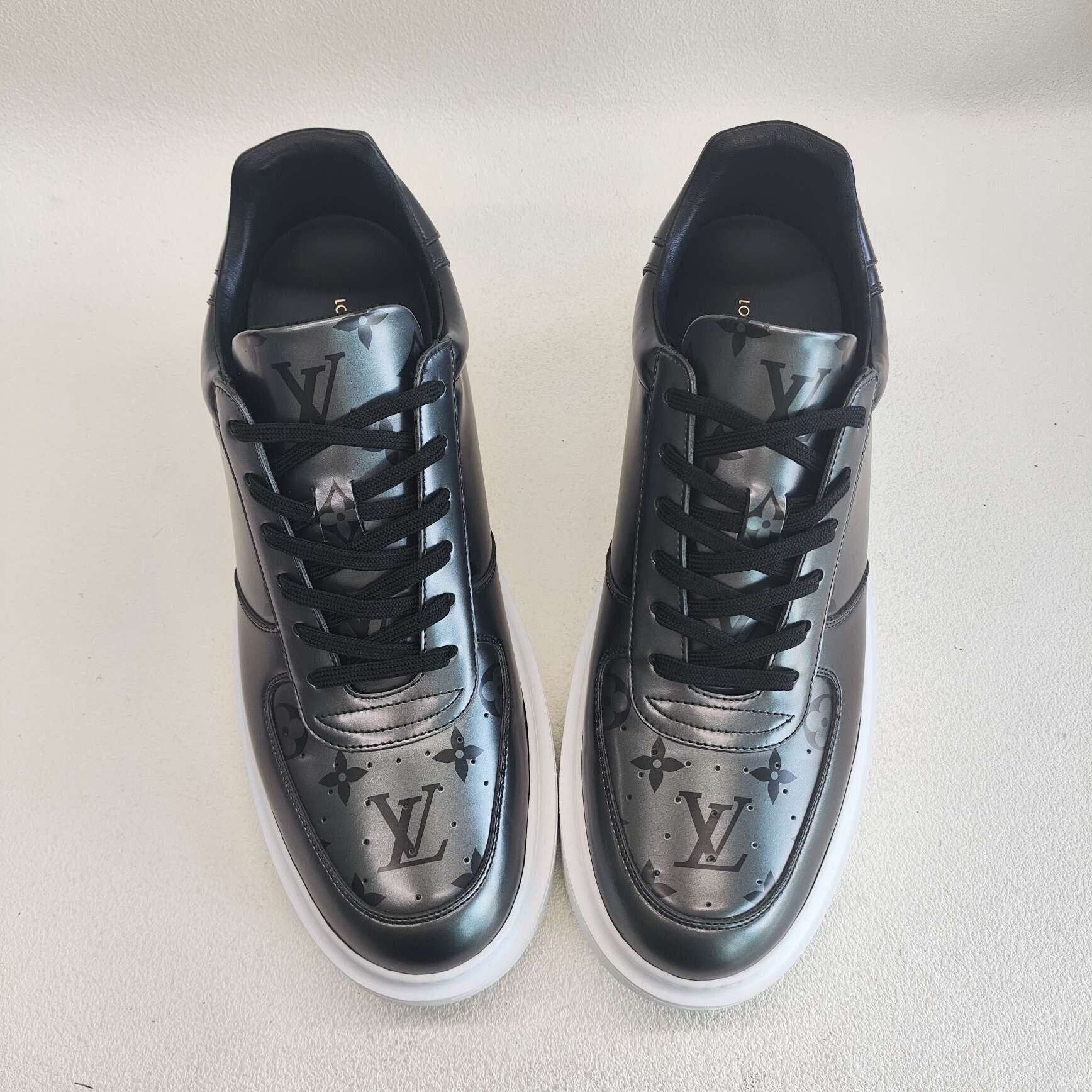 Louis Vuitton Louis Vuitton Printed Silver Lowtop Sneakers 10.5 Men Size US 10.5 / EU 43-44 - 9 Thumbnail