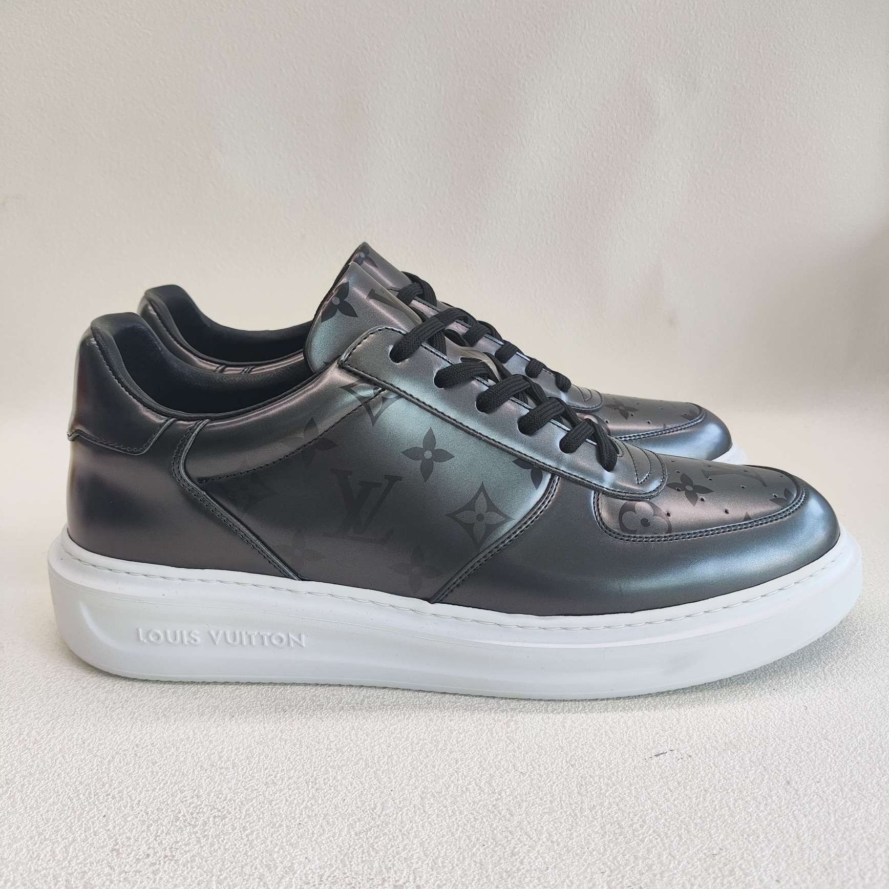 Louis Vuitton Louis Vuitton Printed Silver Lowtop Sneakers 10.5 Men Size US 10.5 / EU 43-44 - 4 Thumbnail