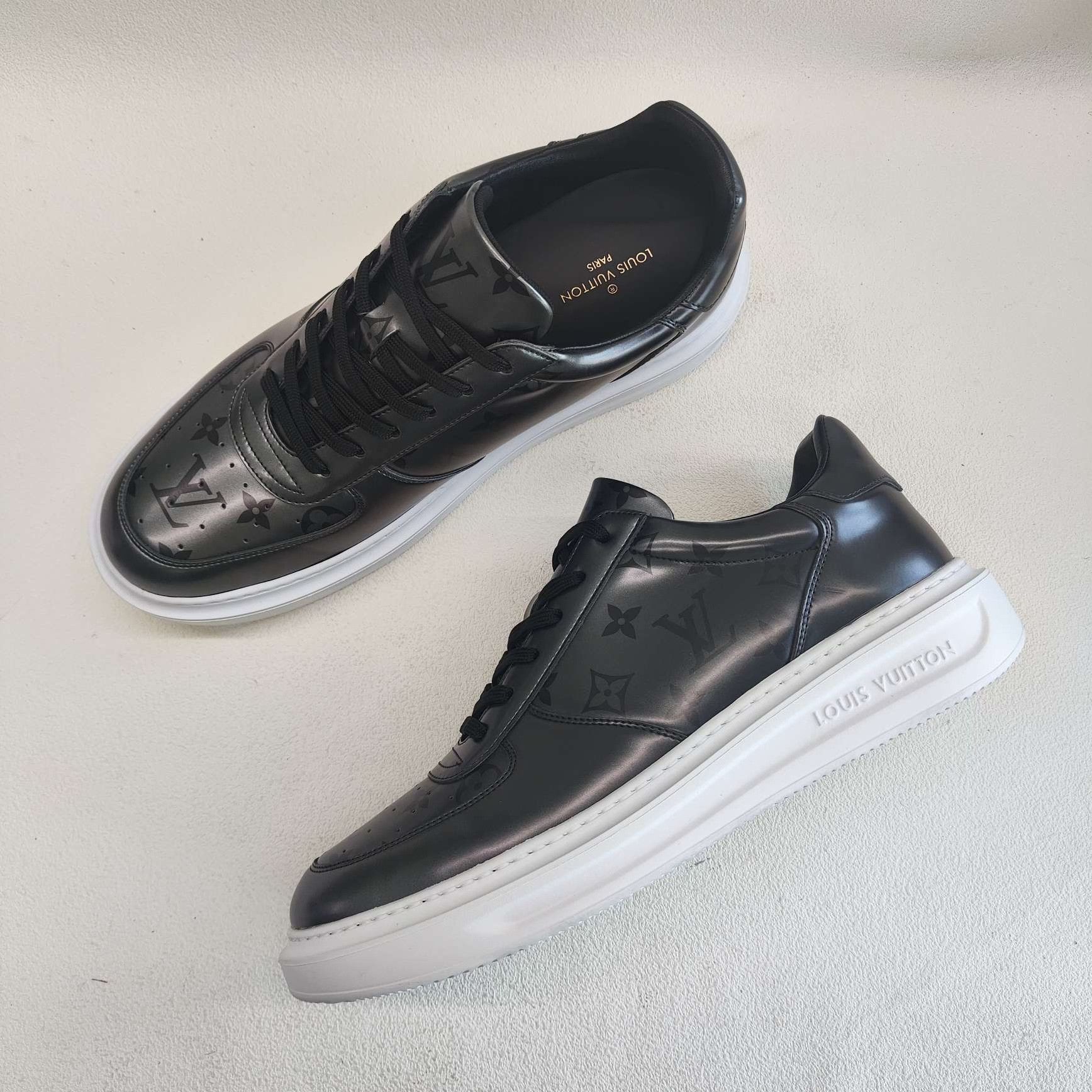Louis Vuitton Louis Vuitton Printed Silver Lowtop Sneakers 10.5 Men Size US 10.5 / EU 43-44 - 8 Thumbnail