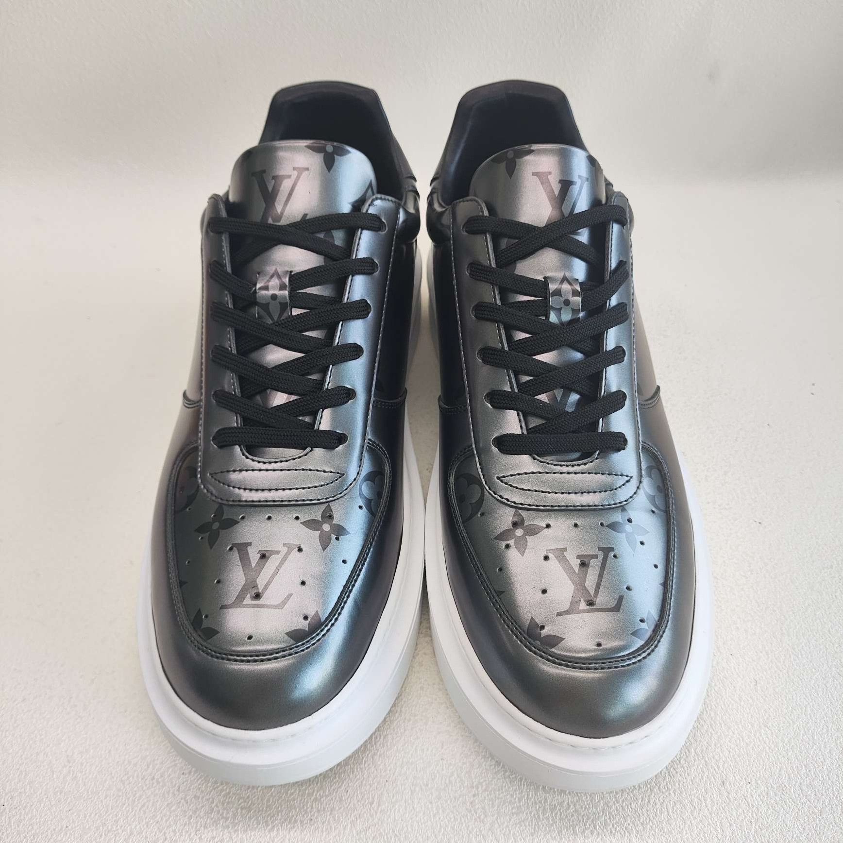 Louis Vuitton Louis Vuitton Printed Silver Lowtop Sneakers 10.5 Men Size US 10.5 / EU 43-44 - 2 Thumbnail