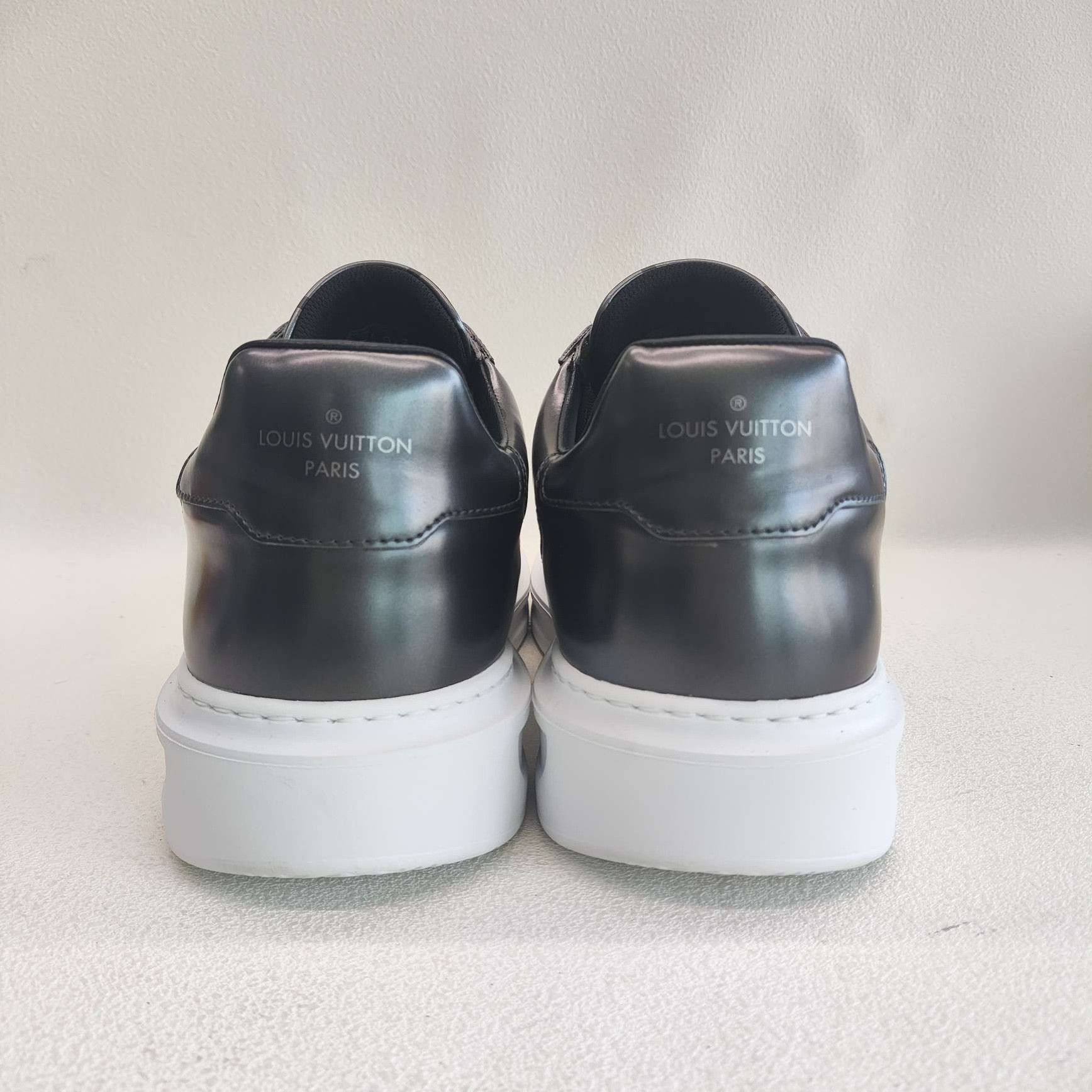 Louis Vuitton Louis Vuitton Printed Silver Lowtop Sneakers 10.5 Men Size US 10.5 / EU 43-44 - 5 Thumbnail