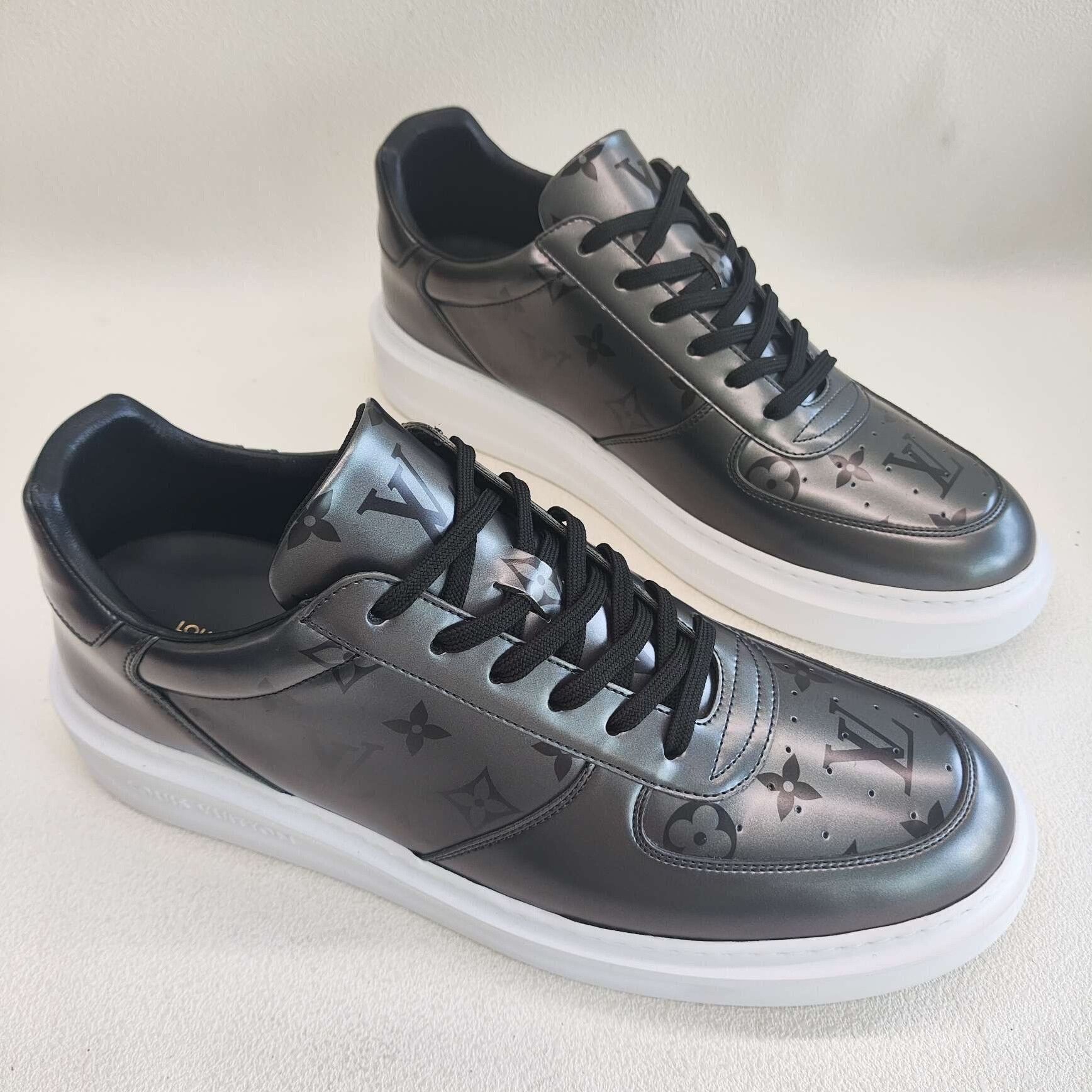 Louis Vuitton Louis Vuitton Printed Silver Lowtop Sneakers 10.5 Men Size US 10.5 / EU 43-44 - 3 Thumbnail