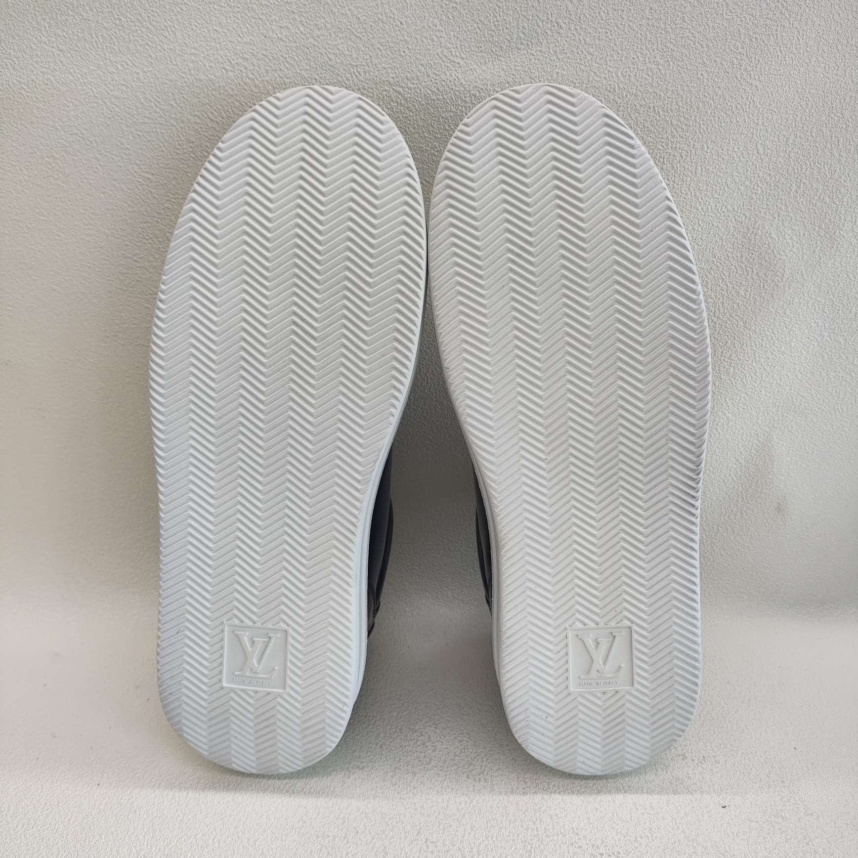Louis Vuitton Louis Vuitton Printed Silver Lowtop Sneakers 10.5 Men Size US 10.5 / EU 43-44 - 7 Thumbnail