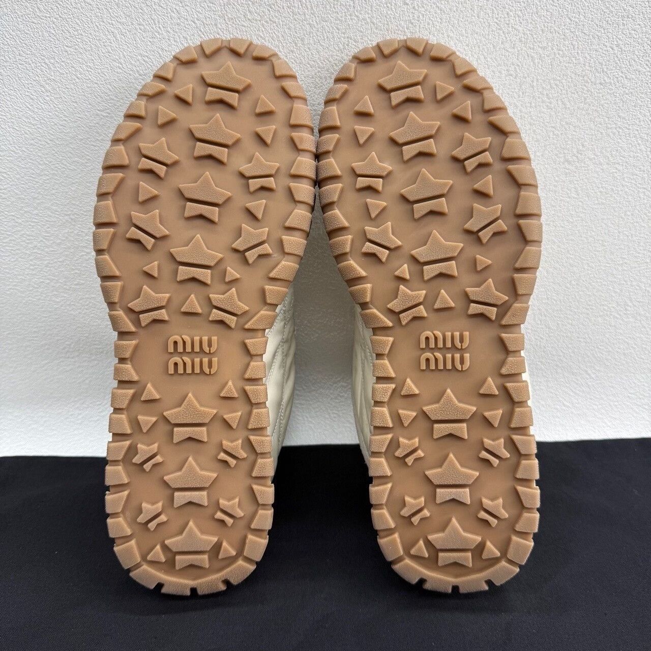 Miu Miu Miu Miu Beige Lowtop Sneakers us_5 Women Size US 5 / IT 35 - 7 Thumbnail