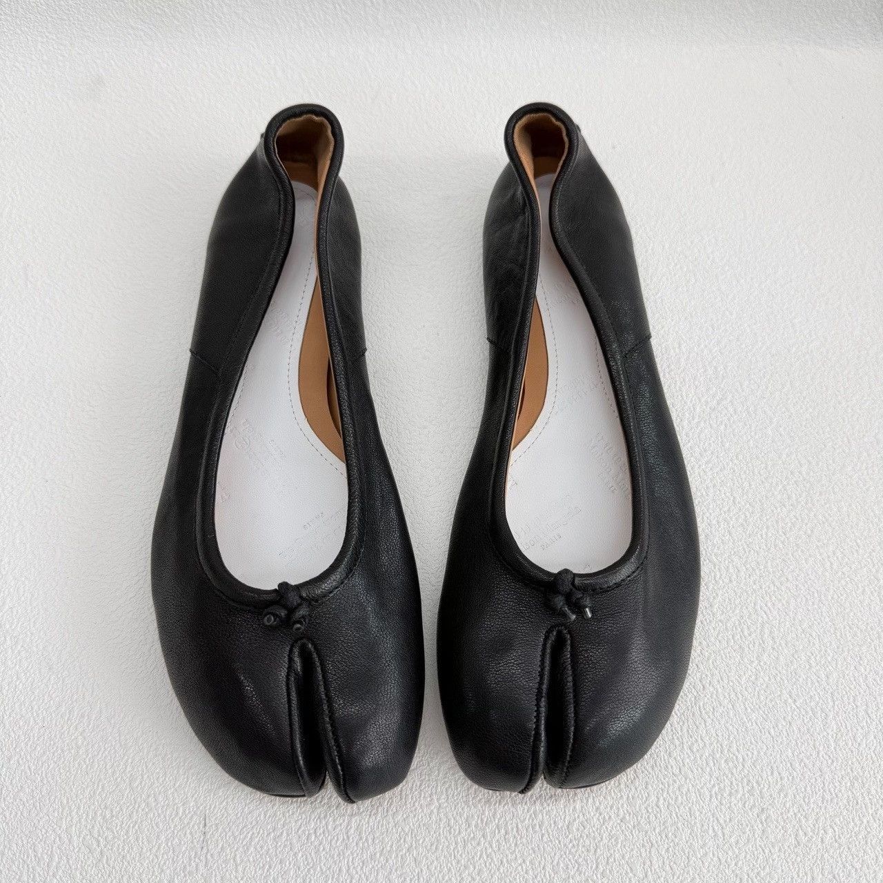 Maison Margiela Maison Margiela Black Lowtop Sneakers us_6 Women Size US 6 / IT 36 - 2 Thumbnail
