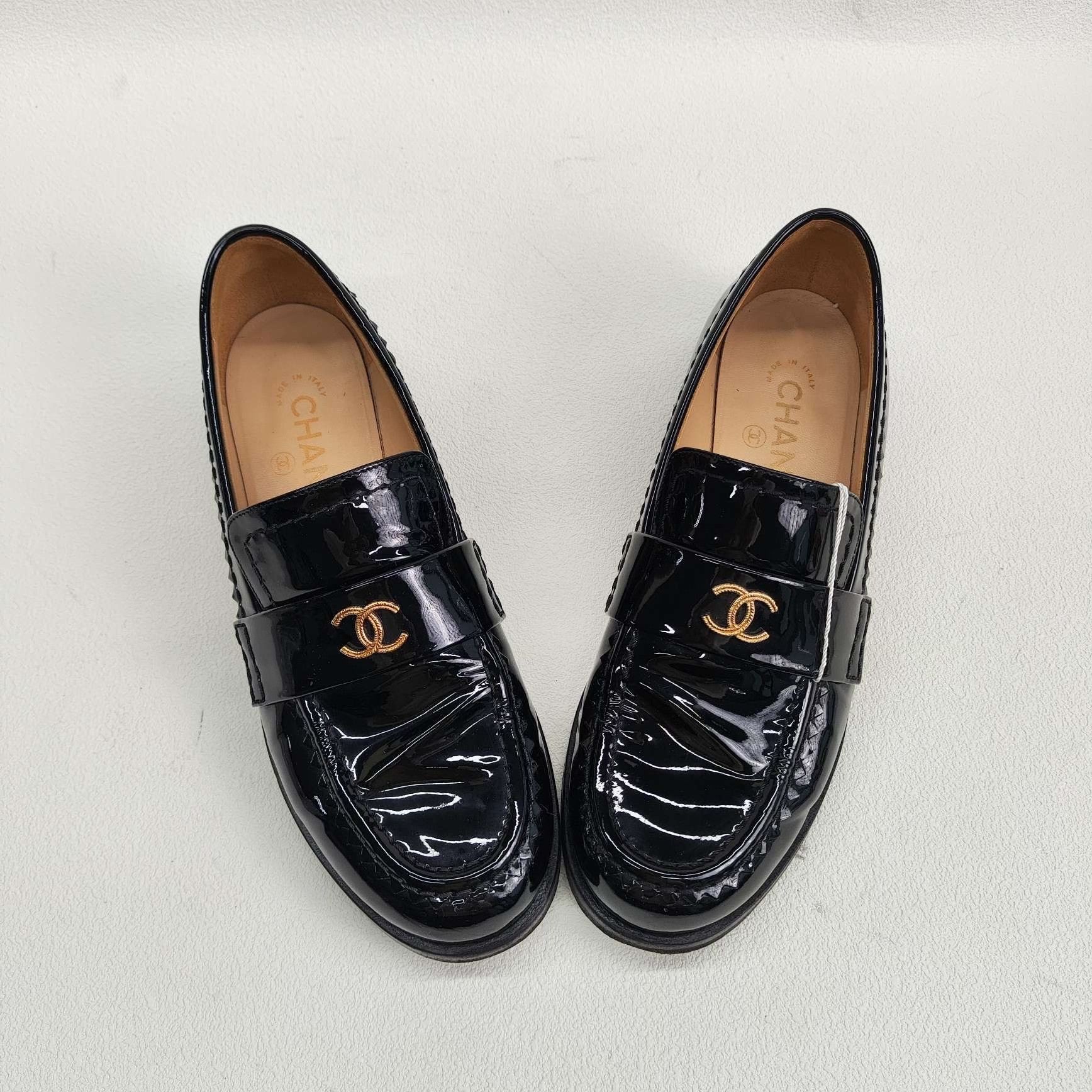Chanel Chanel Retro Black Lowtop Sneakers us_7-5 Women Size US 7.5 / IT 37.5 - 9 Thumbnail