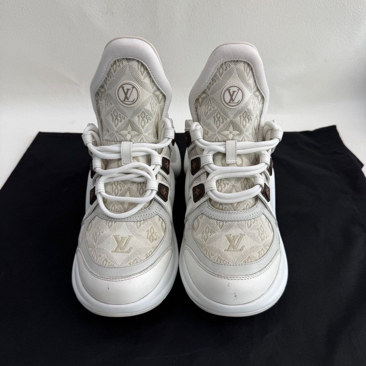 Louis Vuitton Louis Vuitton White Lowtop Sneakers us_8-5 Women Size US 8.5 / IT 38.5 - 2 Thumbnail
