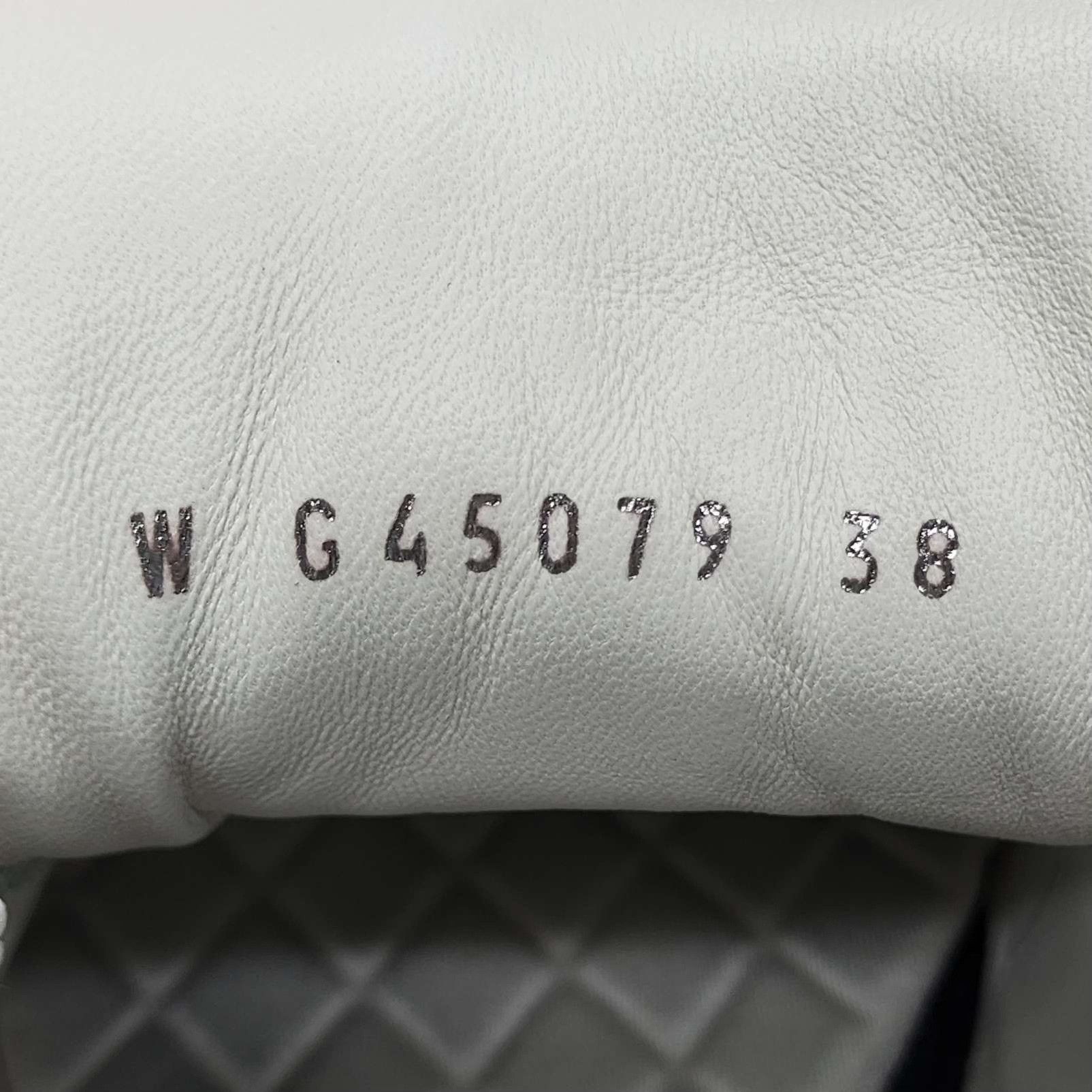 Chanel Chanel Leather Silver Lowtop Sneakers us_7-5 Women Size US 7.5 / IT 37.5 - 6 Thumbnail