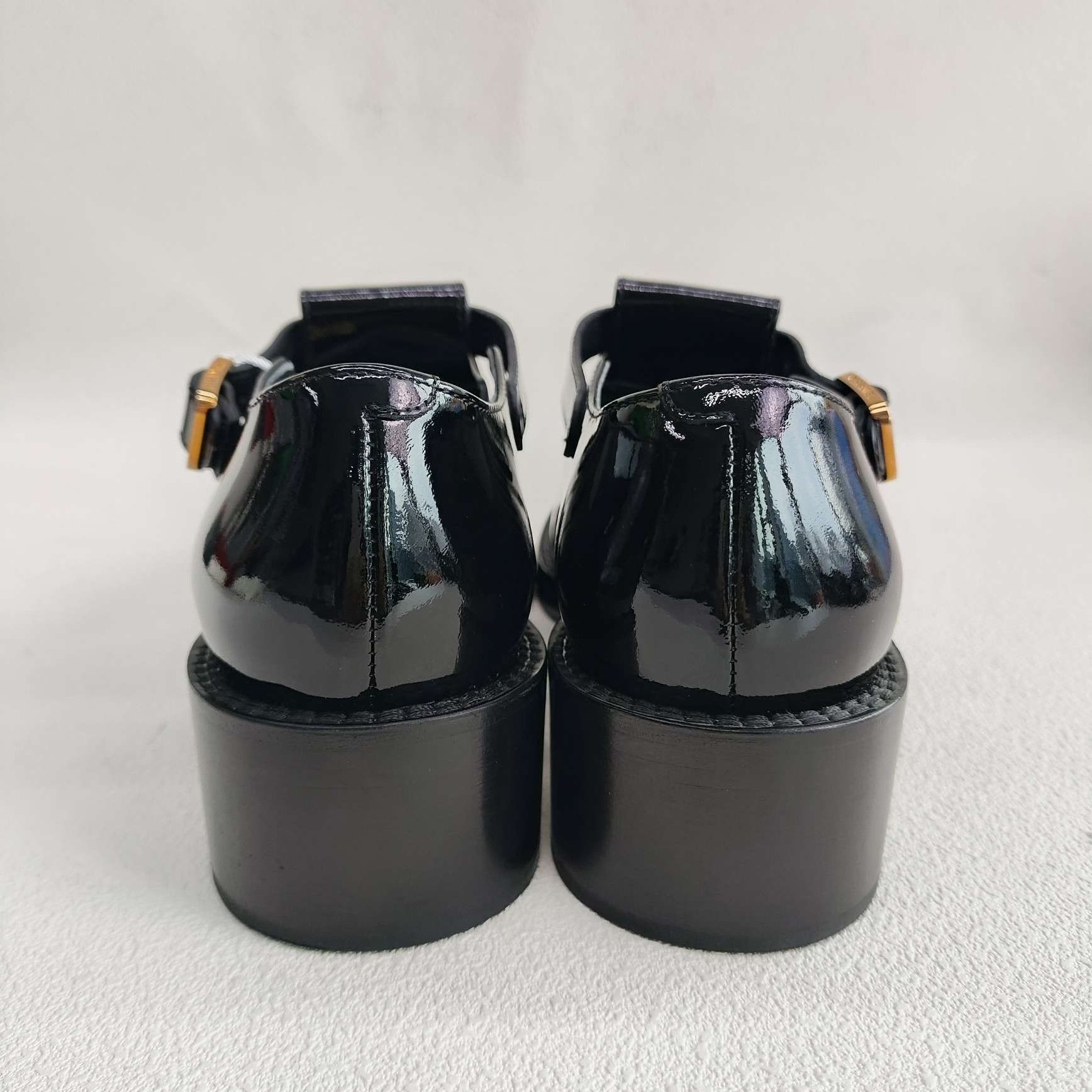 Chanel Chanel Casual Gold Lowtop Sneakers us_6-5 Women Size US 6.5 / IT 36.5 - 5 Thumbnail
