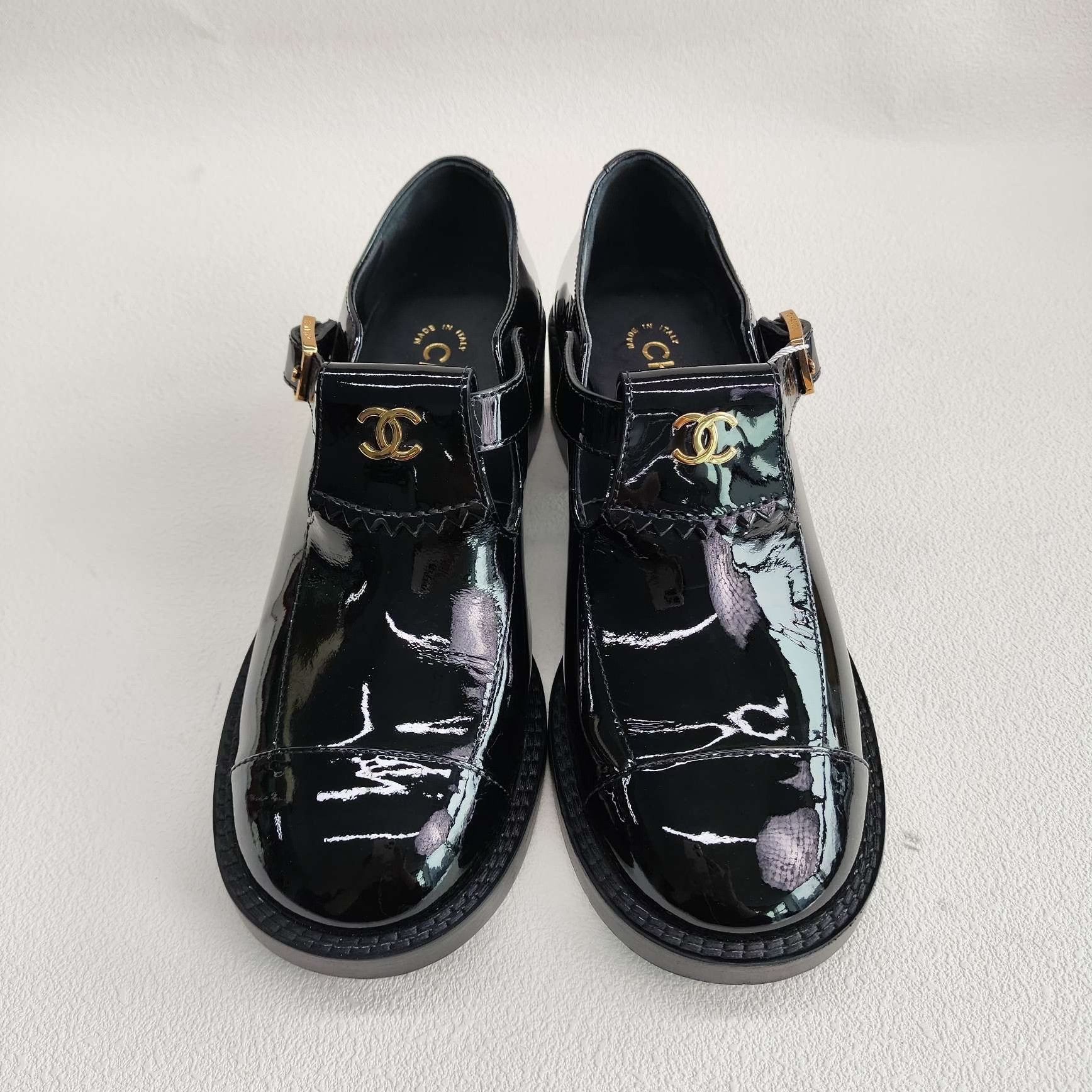 Chanel Chanel Casual Gold Lowtop Sneakers us_6-5 Women Size US 6.5 / IT 36.5 - 2 Thumbnail