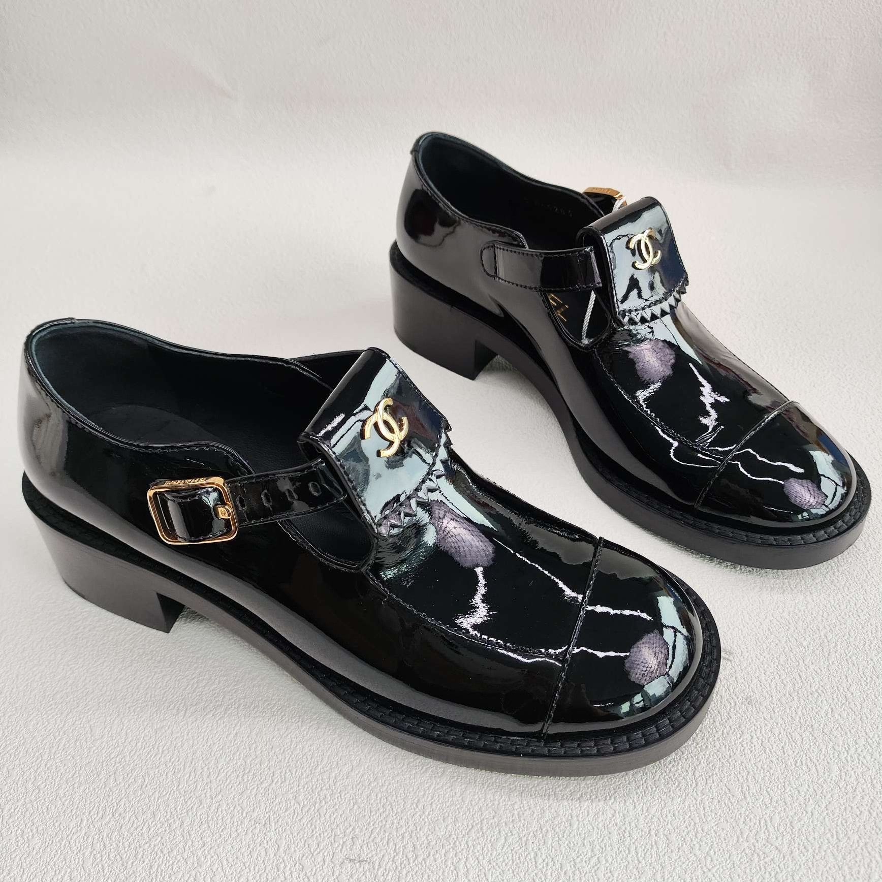 Chanel Chanel Casual Gold Lowtop Sneakers us_6-5 Women Size US 6.5 / IT 36.5 - 3 Thumbnail