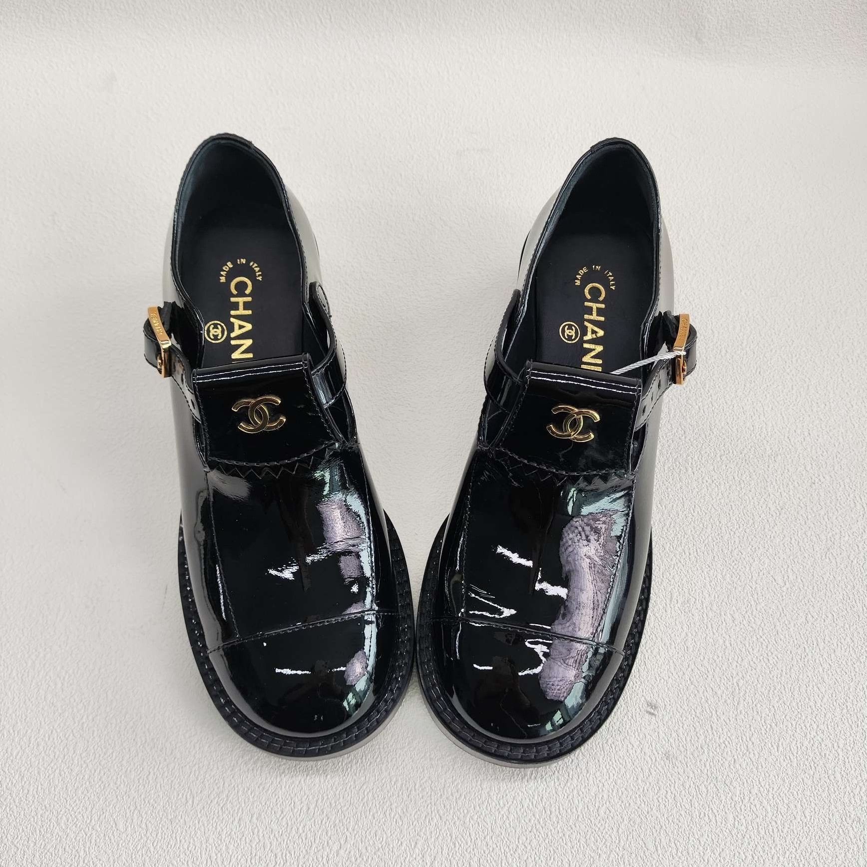 Chanel Chanel Casual Gold Lowtop Sneakers us_6-5 Women Size US 6.5 / IT 36.5 - 9 Thumbnail