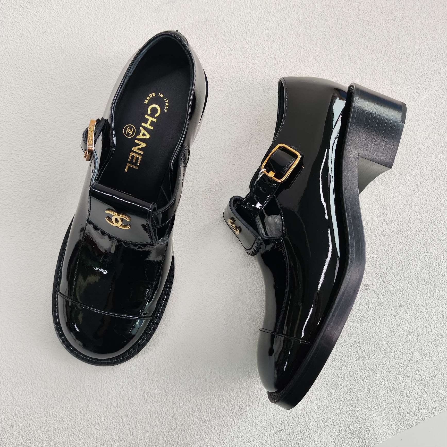 Chanel Chanel Casual Gold Lowtop Sneakers us_6-5 Women Size US 6.5 / IT 36.5 - 8 Thumbnail