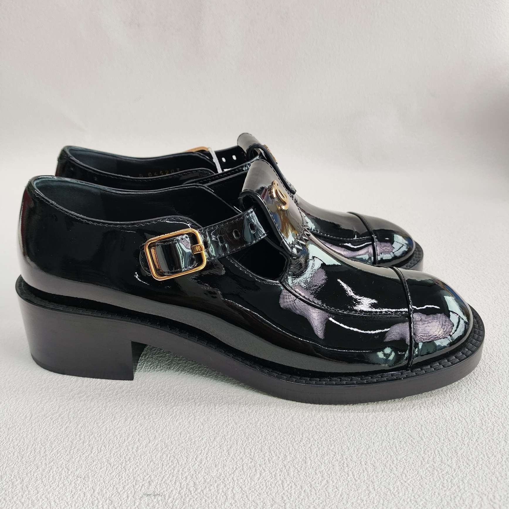 Chanel Chanel Casual Gold Lowtop Sneakers us_6-5 Women Size US 6.5 / IT 36.5 - 4 Thumbnail