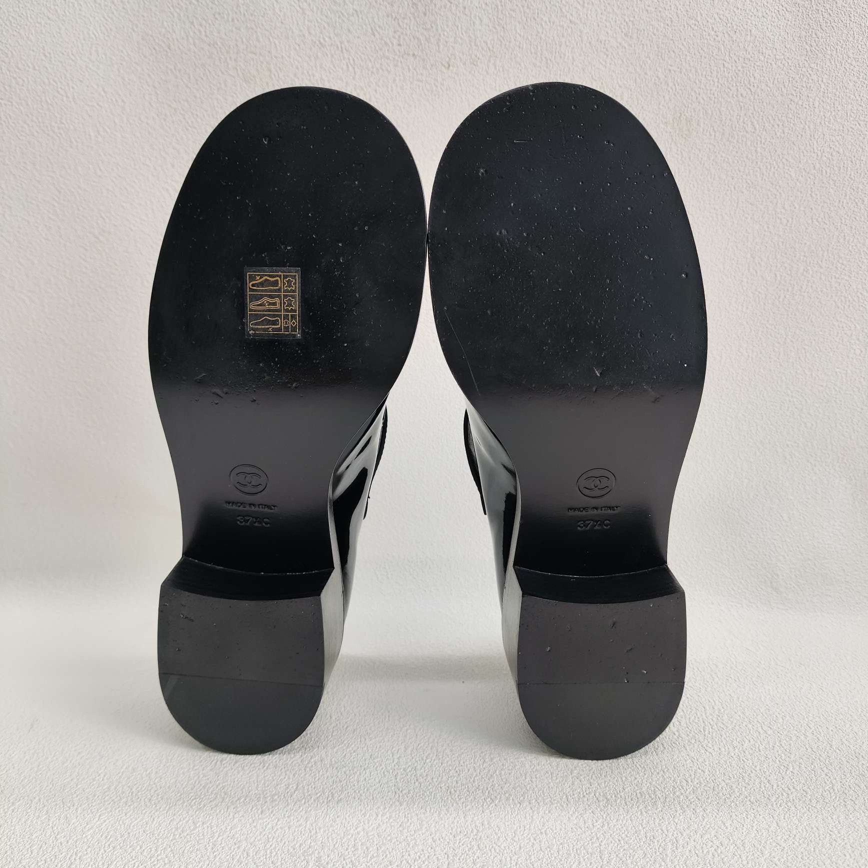 Chanel Chanel Casual Gold Lowtop Sneakers us_6-5 Women Size US 6.5 / IT 36.5 - 7 Thumbnail