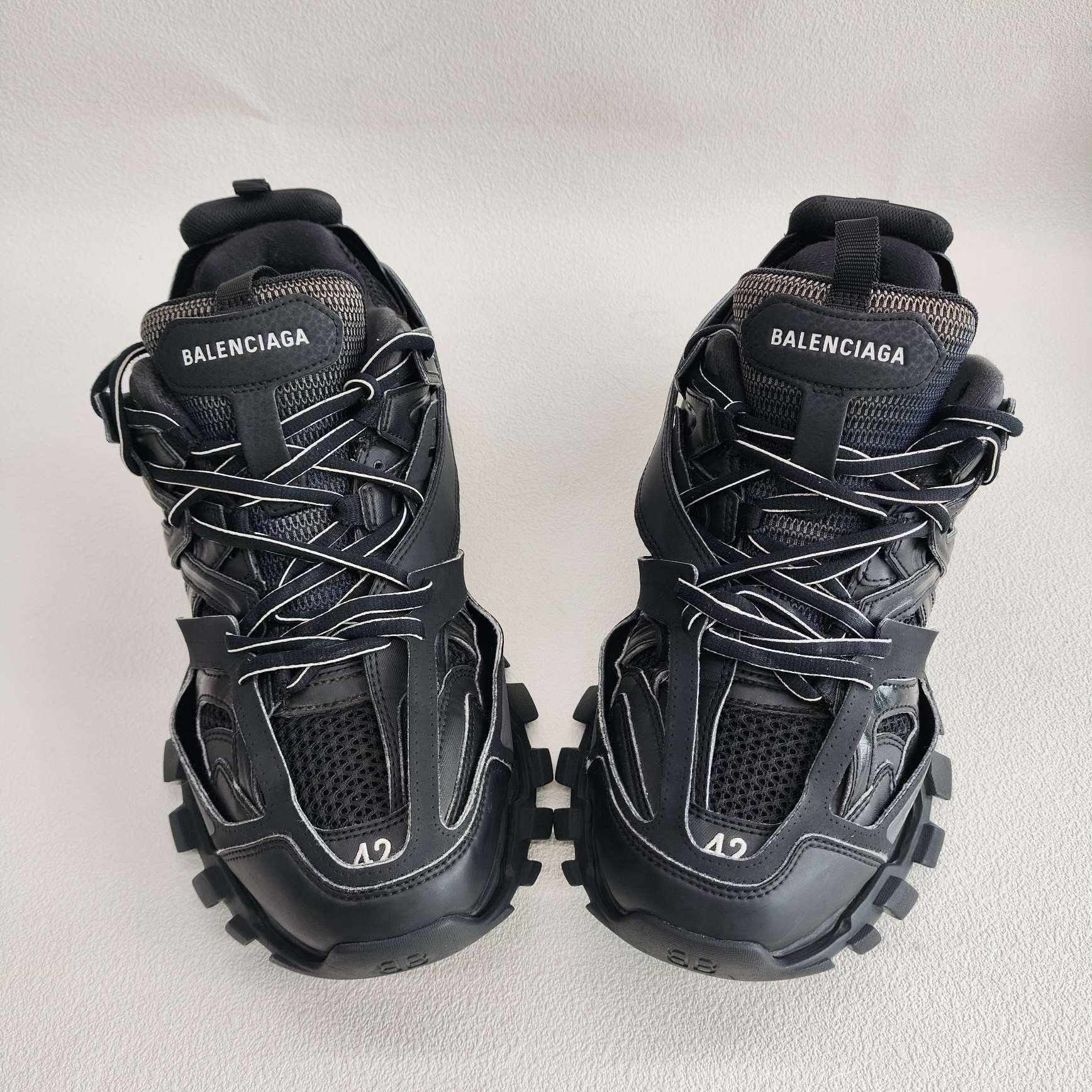 Balenciaga Balenciaga Distressed Black Lowtop Sneakers 9 Men Size US 9 / EU 42 - 9 Thumbnail