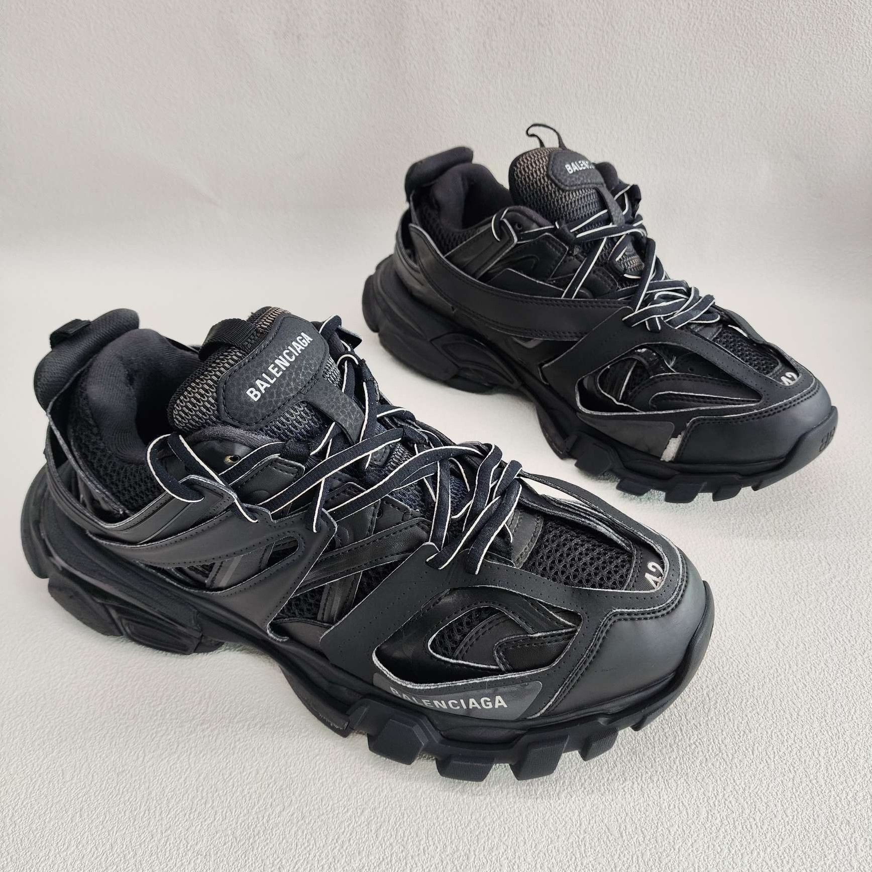 Balenciaga Balenciaga Distressed Black Lowtop Sneakers 9 Men Size US 9 / EU 42 - 3 Thumbnail