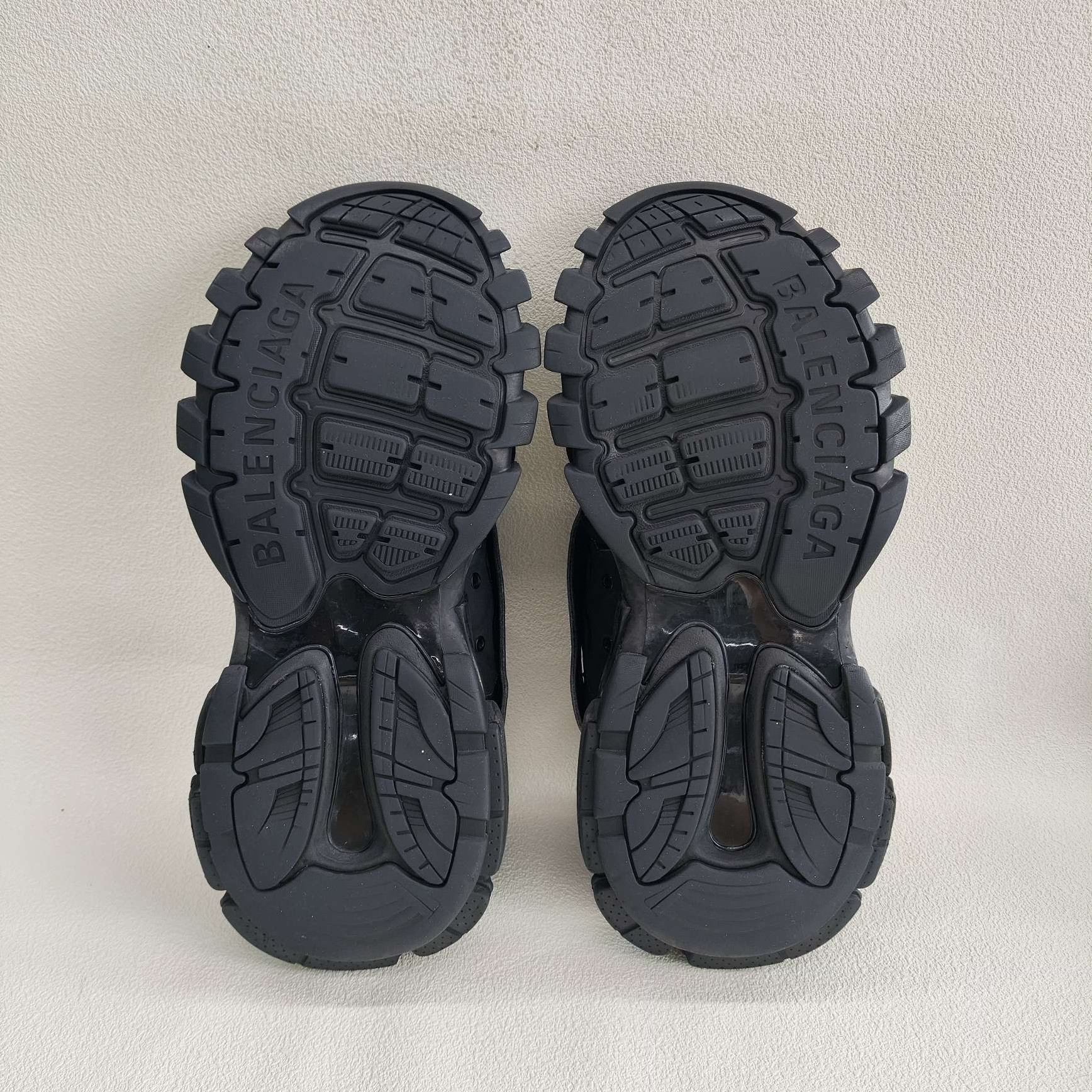 Balenciaga Balenciaga Distressed Black Lowtop Sneakers 9 Men Size US 9 / EU 42 - 7 Thumbnail