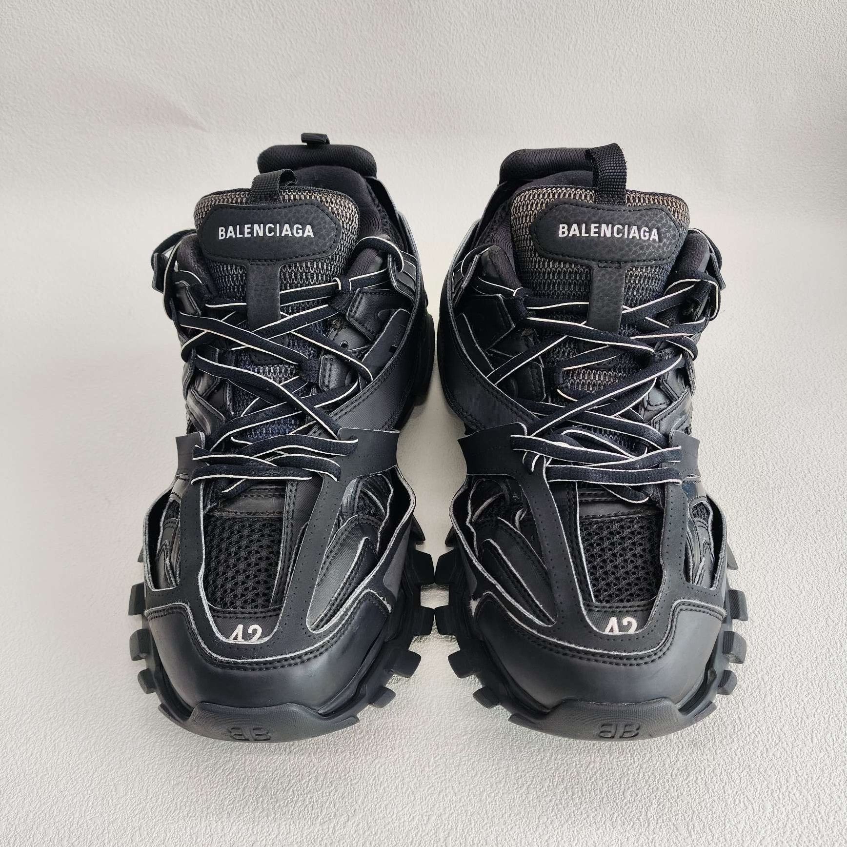 Balenciaga Balenciaga Distressed Black Lowtop Sneakers 9 Men Size US 9 / EU 42 - 2 Thumbnail
