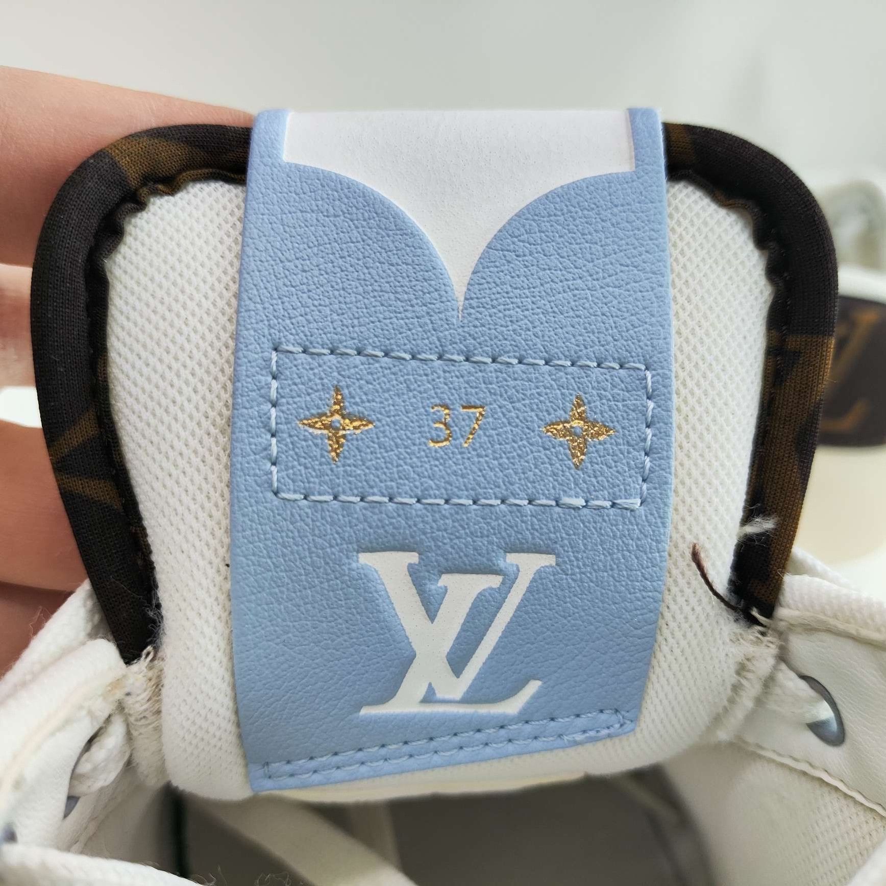 Louis Vuitton Louis Vuitton White Lowtop Sneakers us_6-5 Women Size US 6.5 / IT 36.5 - 5 Thumbnail
