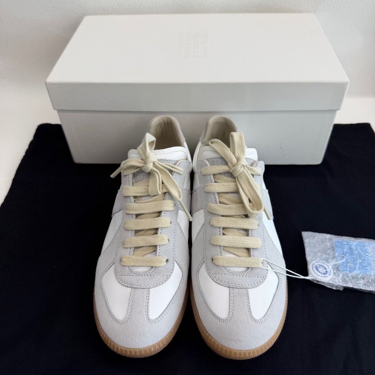 Maison Margiela Maison Margiela White Lowtop Sneakers us_6 Women Size US 6 / IT 36 - 2 Thumbnail