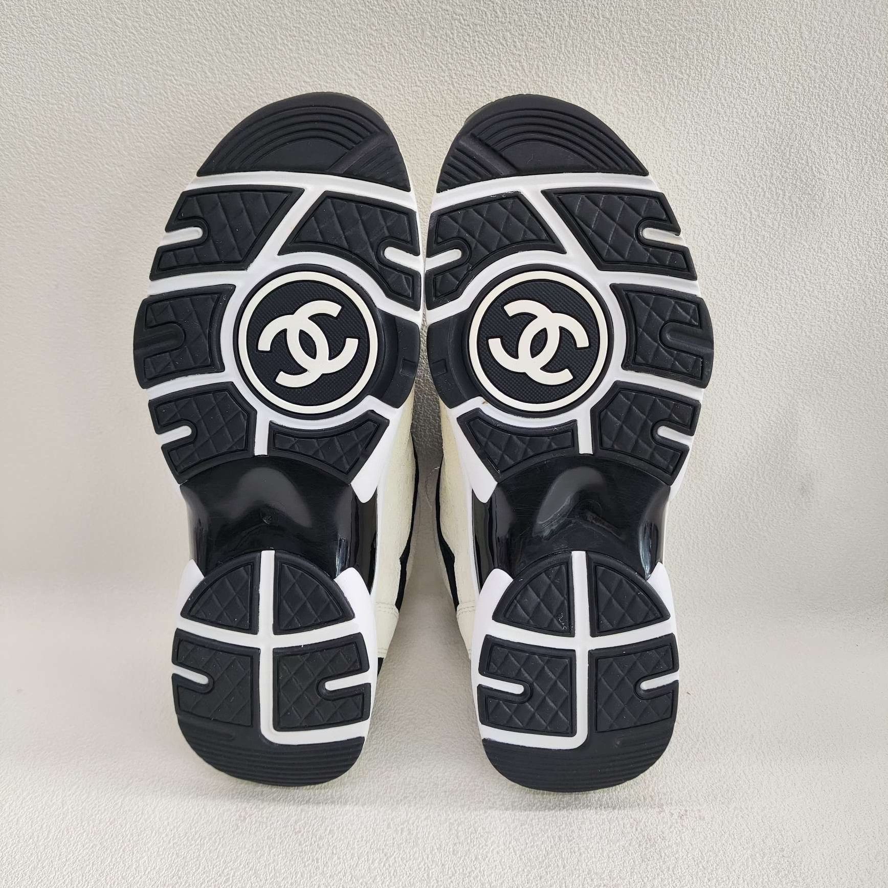 Chanel Chanel Casual Black Lowtop Sneakers us_8-5 Women Size US 8.5 / IT 38.5 - 8 Thumbnail